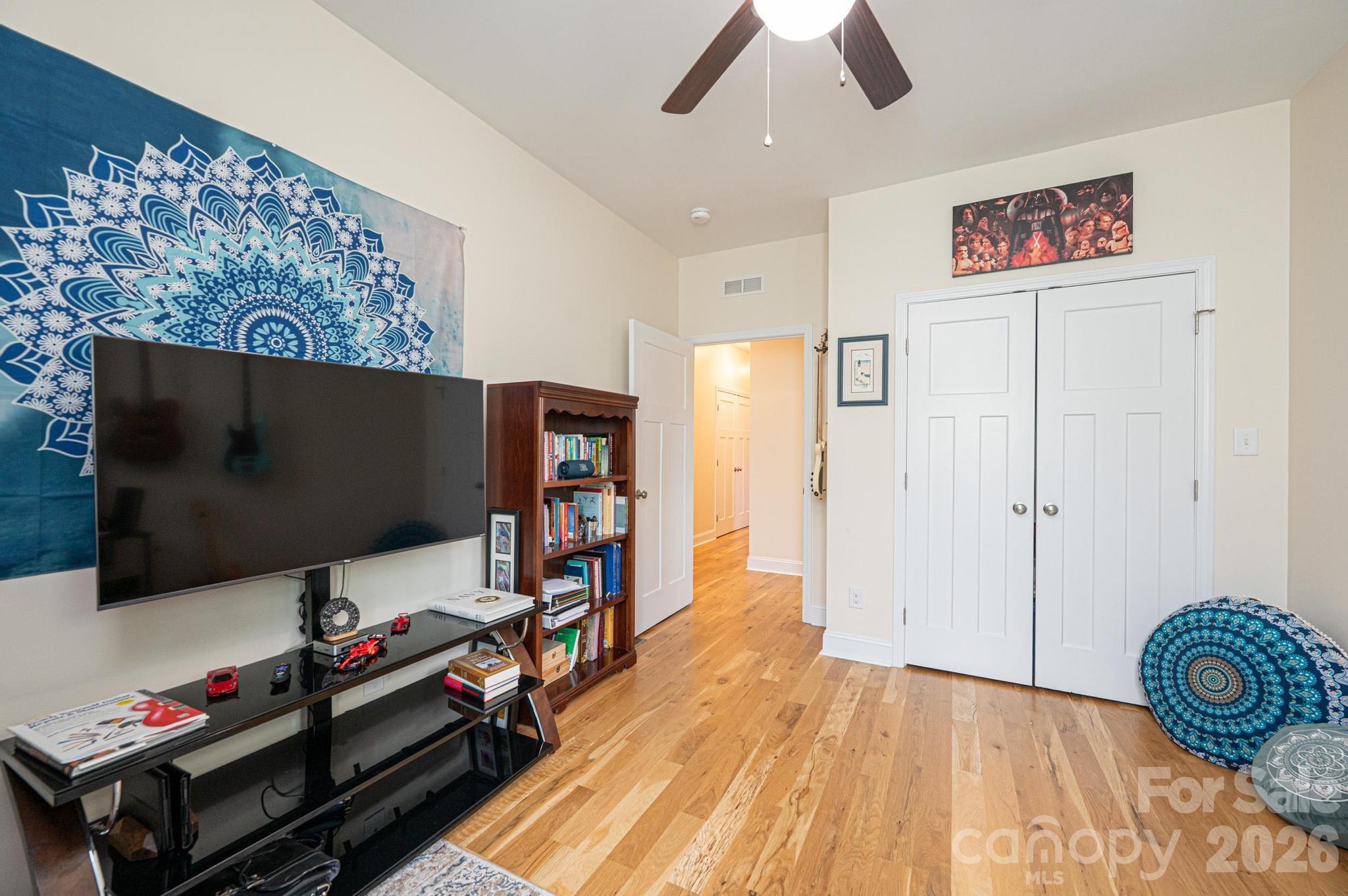 1092 33rd Avenue Loop NE — Hickory