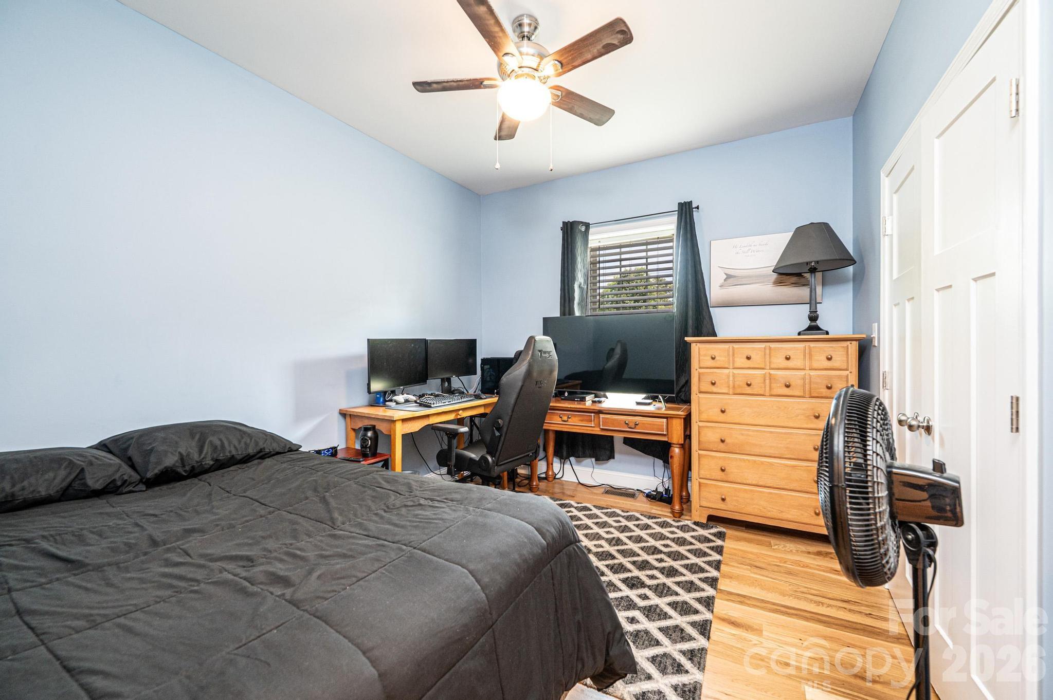 1092 33rd Avenue Loop NE — Hickory