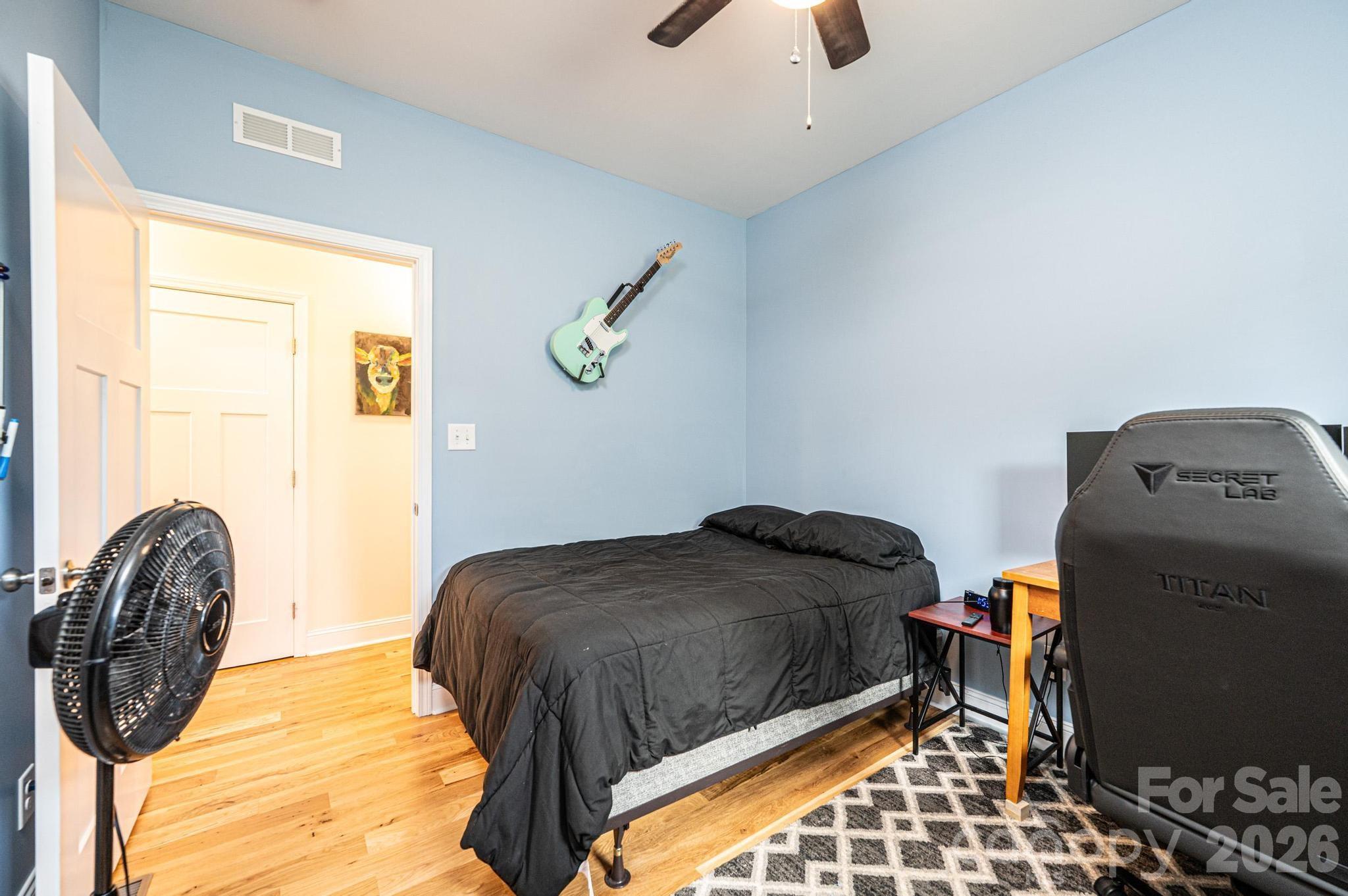 1092 33rd Avenue Loop NE — Hickory