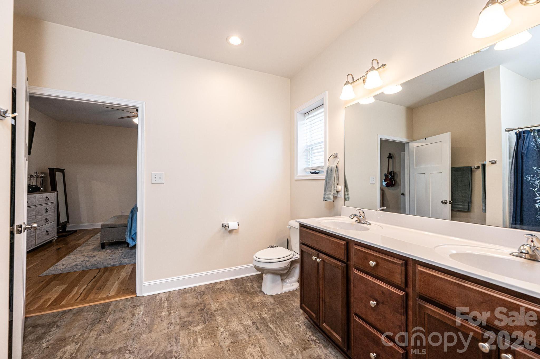 1092 33rd Avenue Loop NE — Hickory