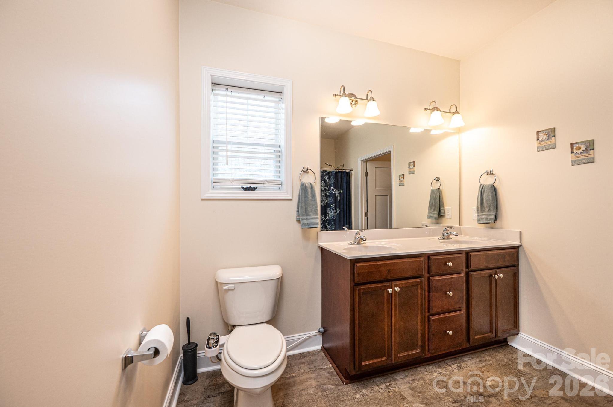 1092 33rd Avenue Loop NE — Hickory