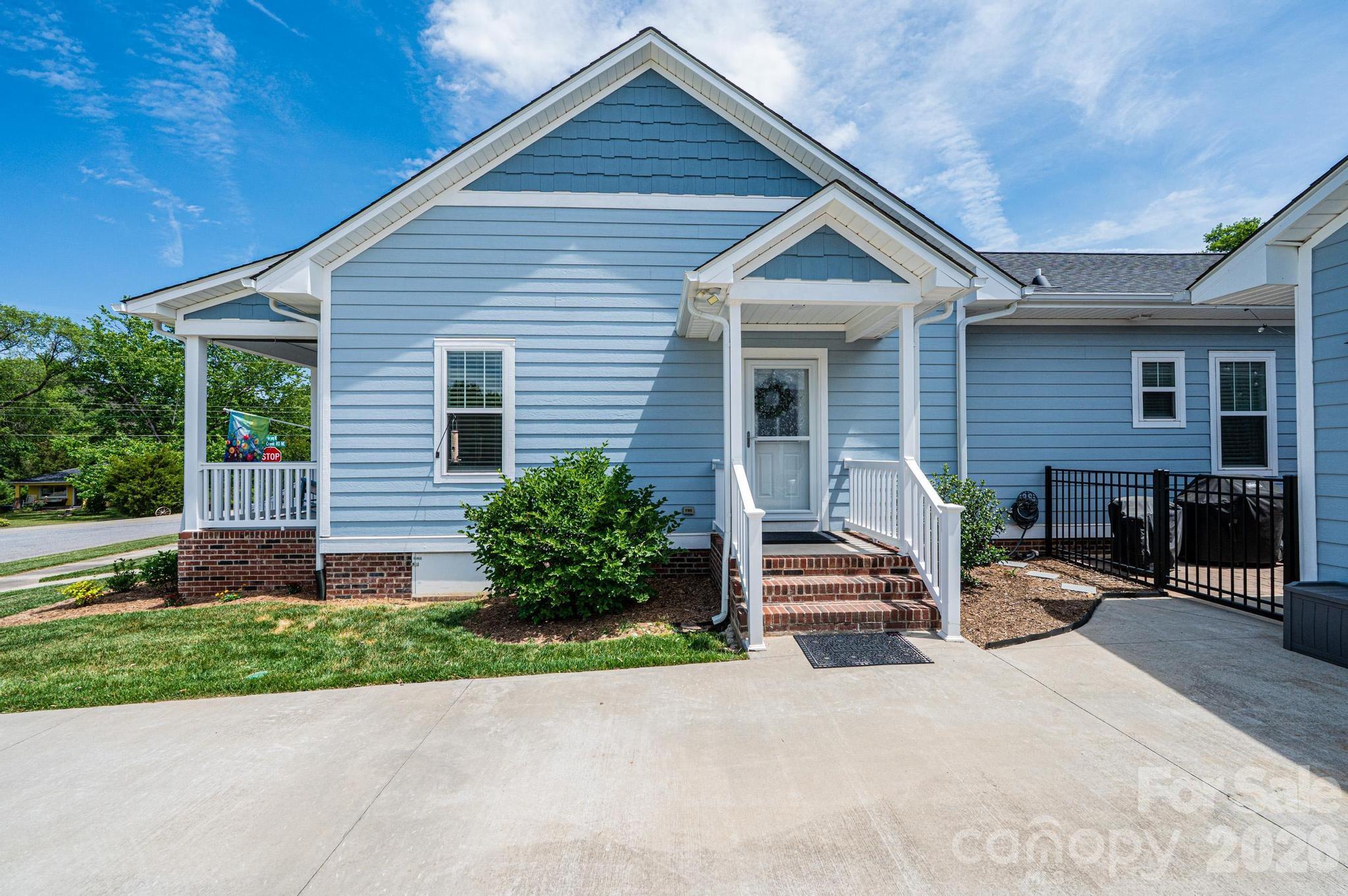 1092 33rd Avenue Loop NE — Hickory