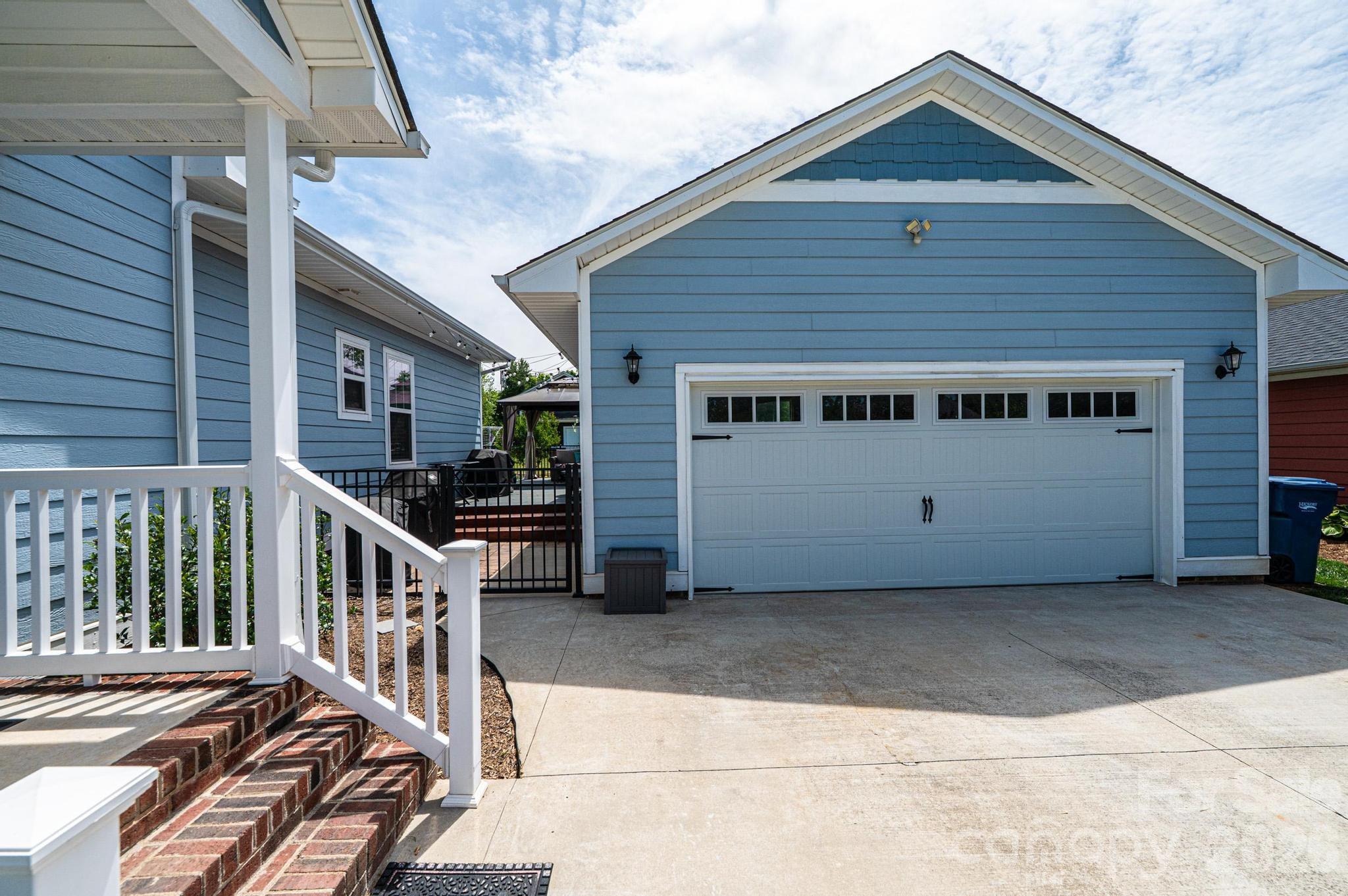 1092 33rd Avenue Loop NE — Hickory
