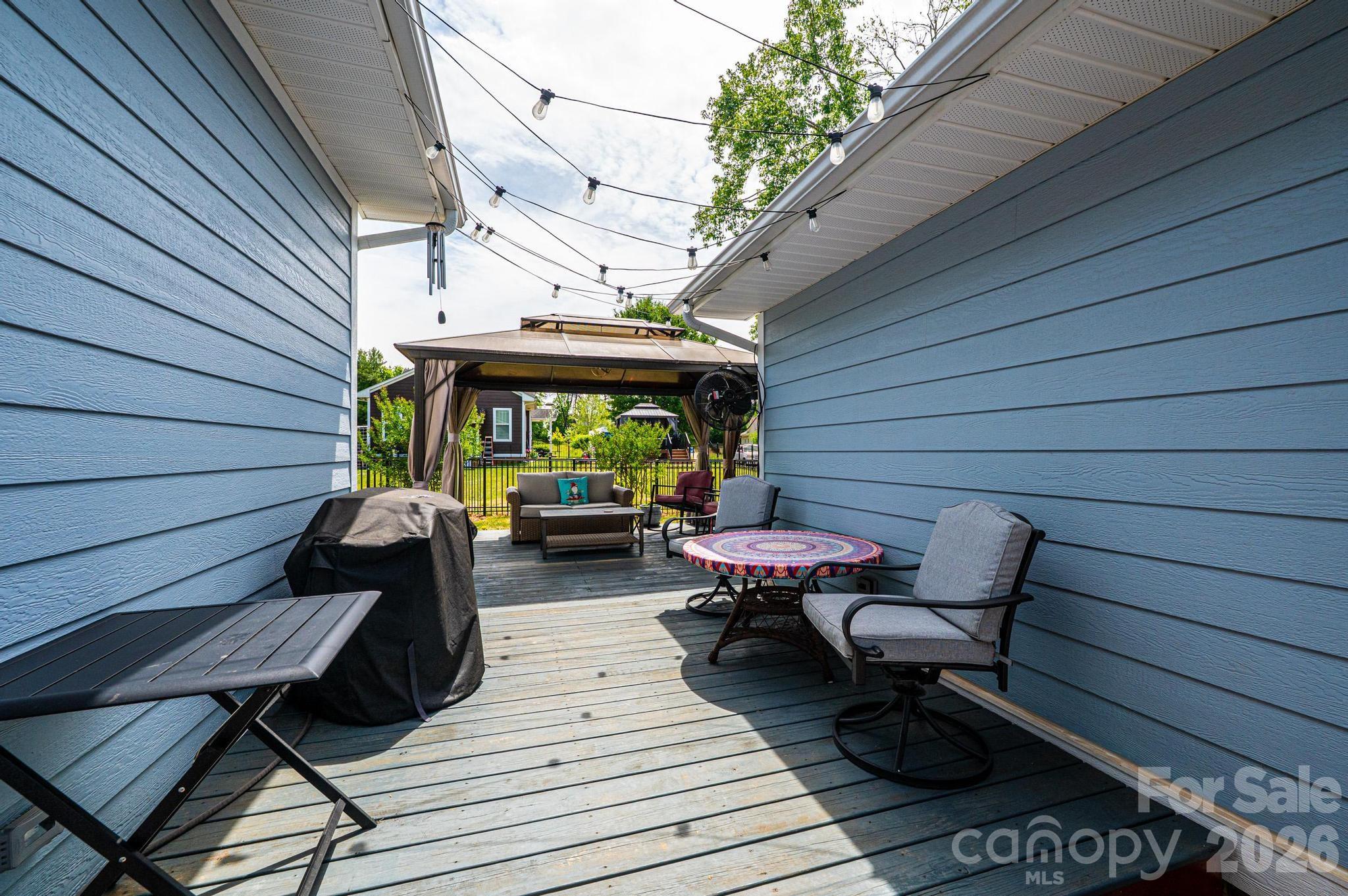 1092 33rd Avenue Loop NE — Hickory