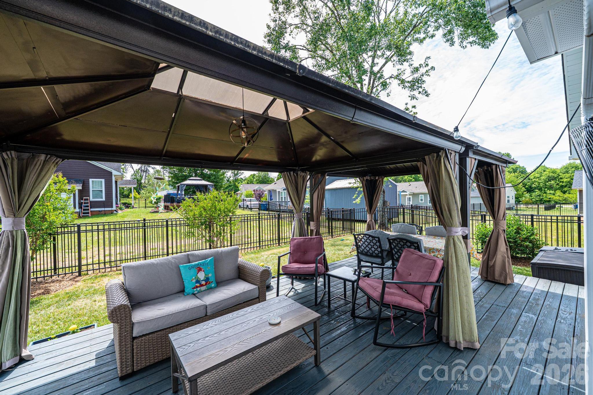 1092 33rd Avenue Loop NE — Hickory