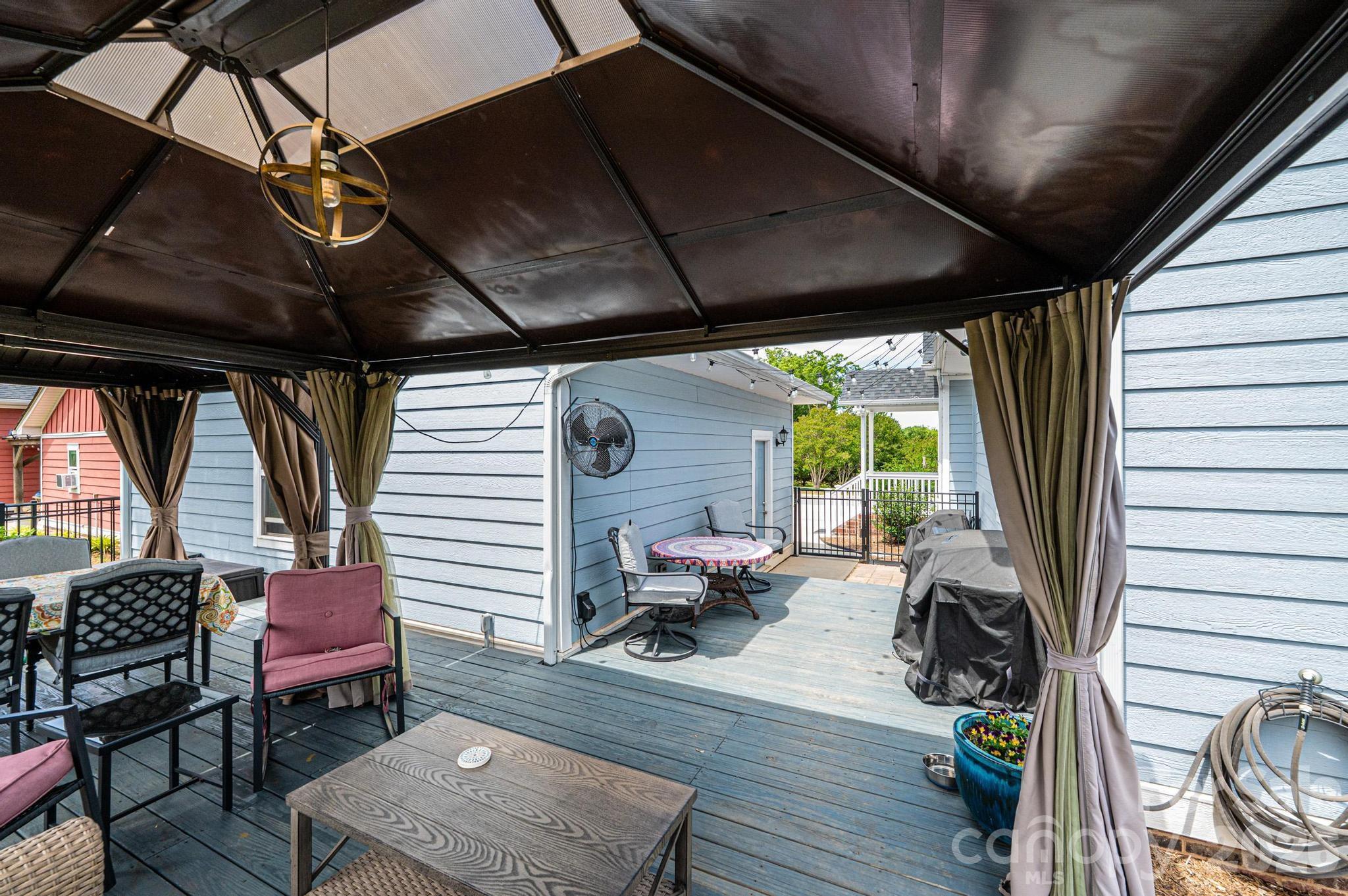 1092 33rd Avenue Loop NE — Hickory