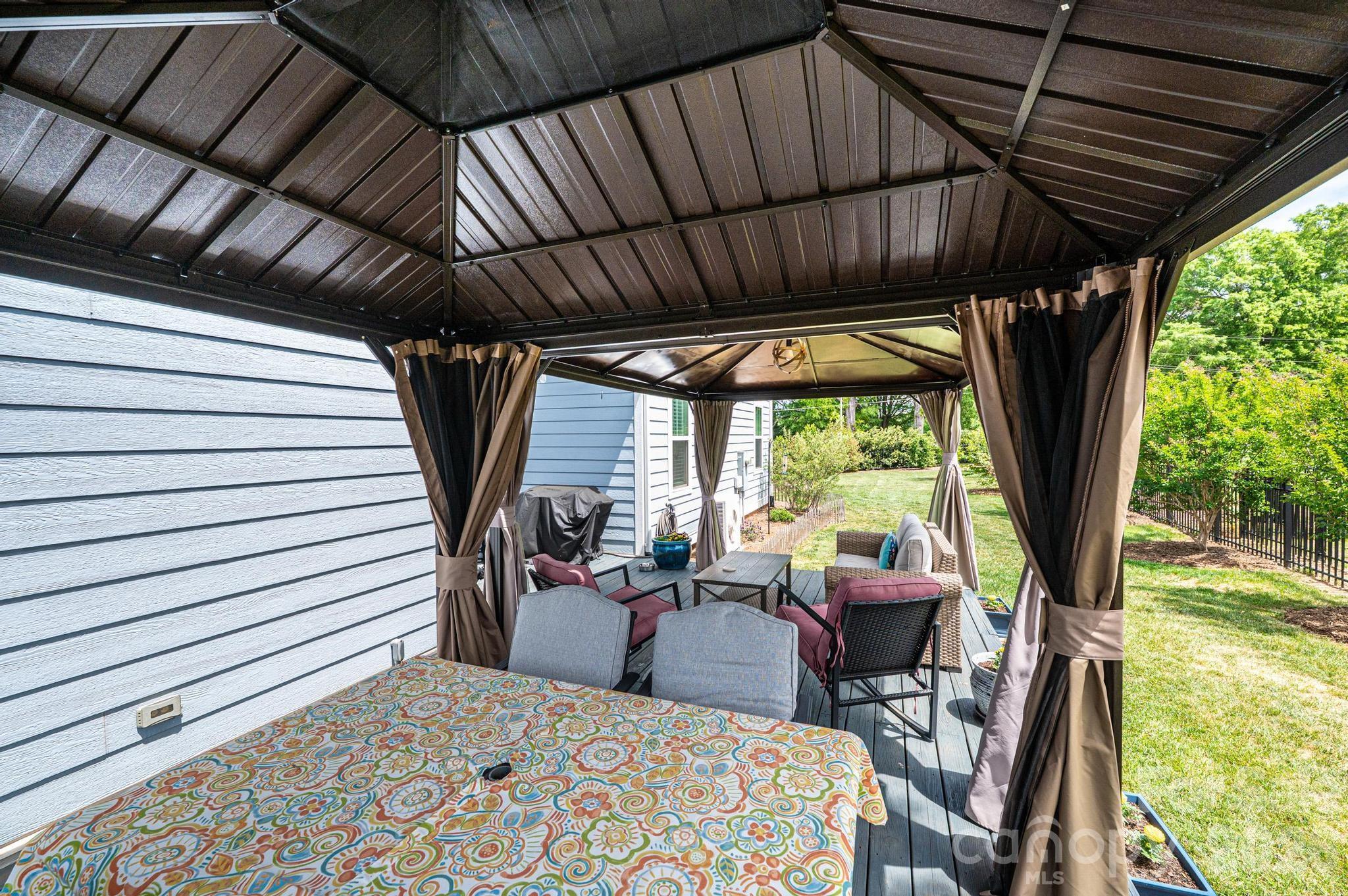 1092 33rd Avenue Loop NE — Hickory