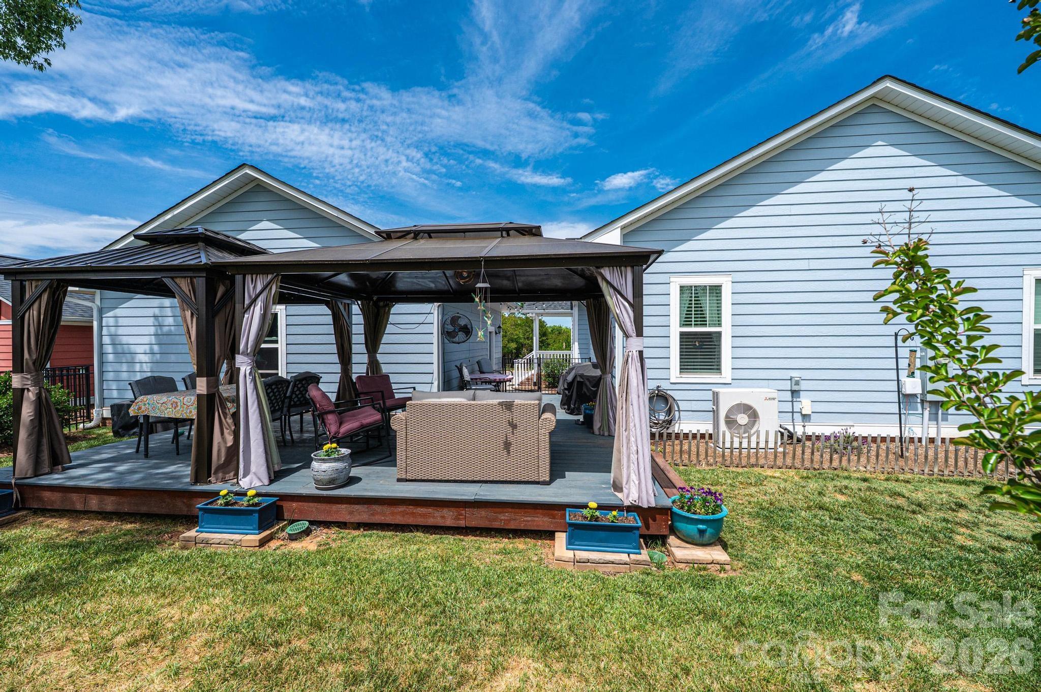 1092 33rd Avenue Loop NE — Hickory