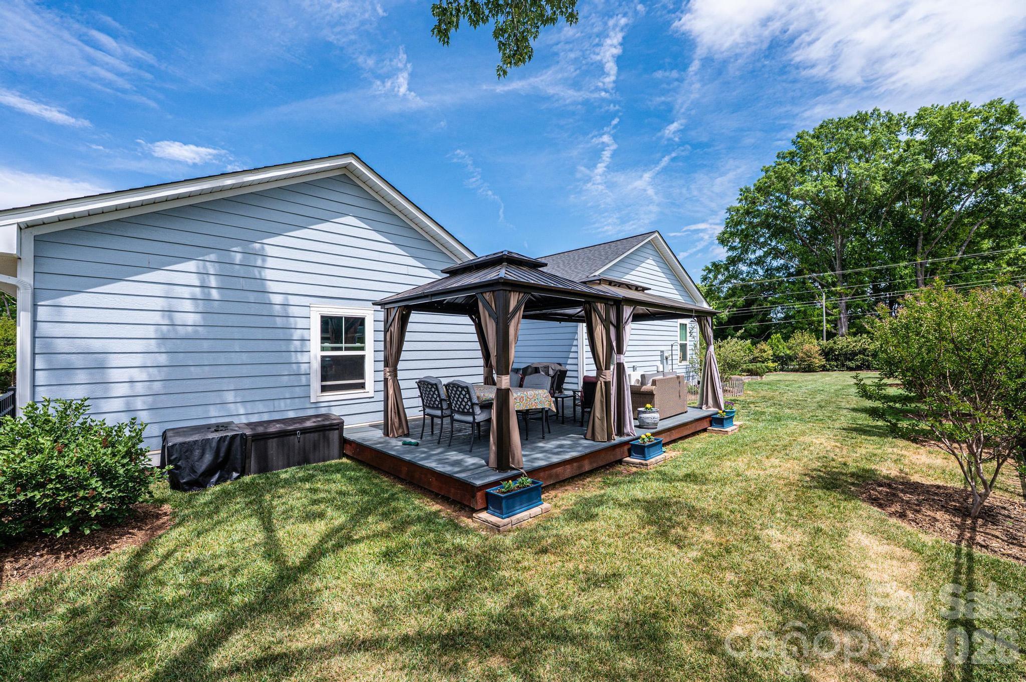 1092 33rd Avenue Loop NE — Hickory