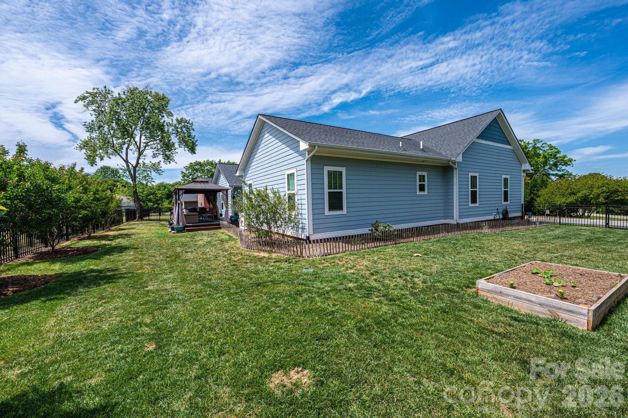 1092 33rd Avenue Loop NE — Hickory