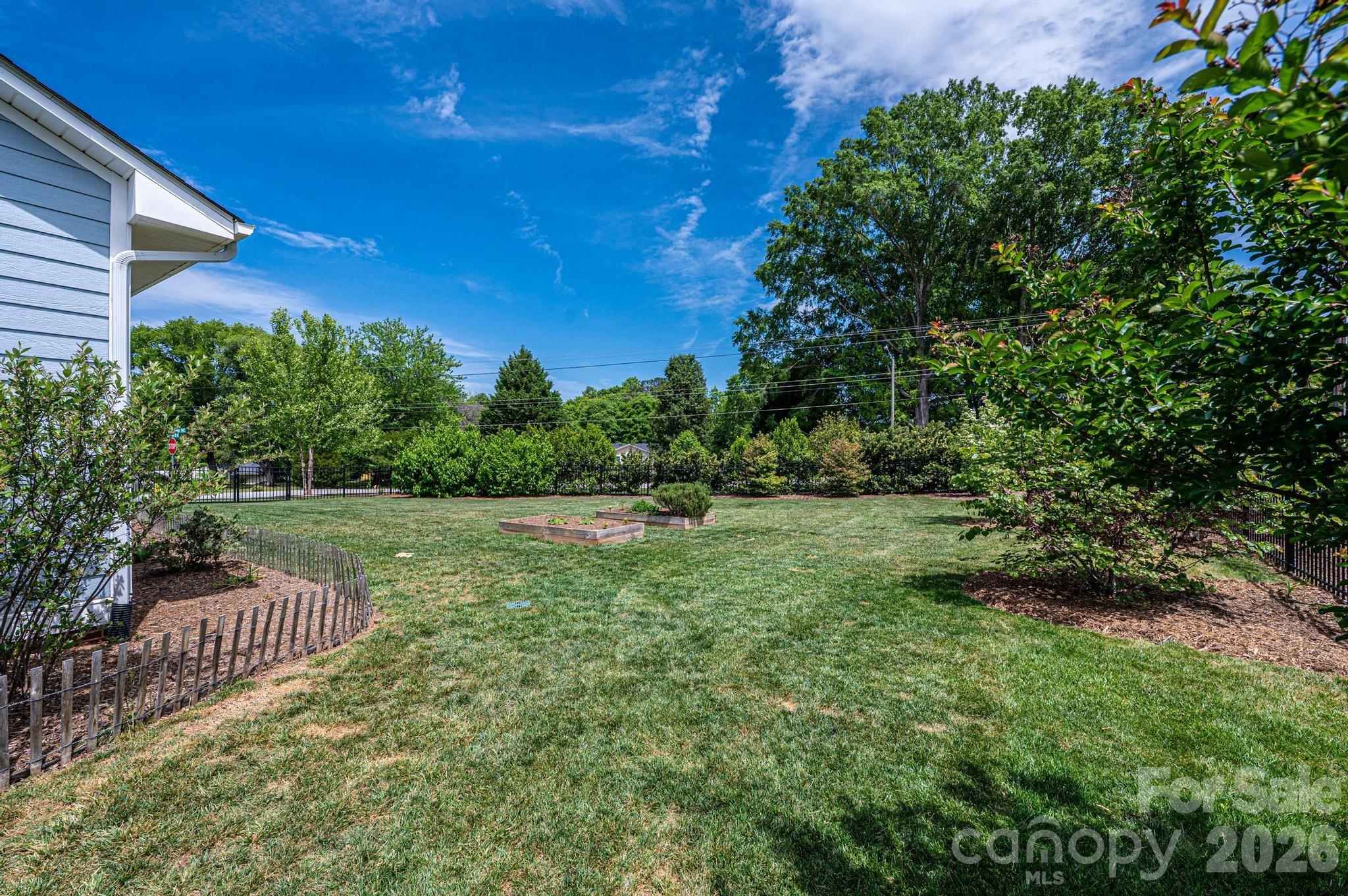 1092 33rd Avenue Loop NE — Hickory
