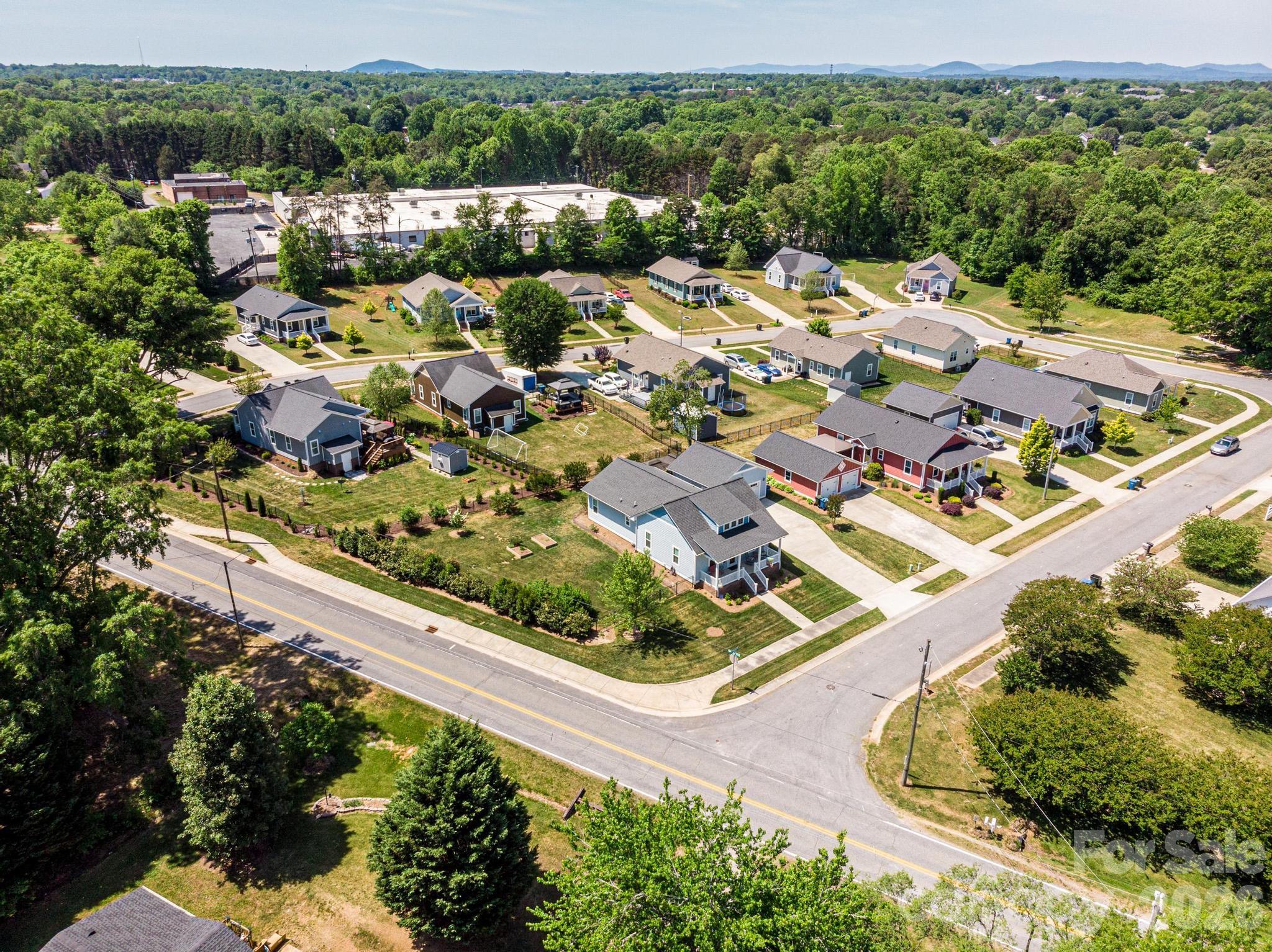 1092 33rd Avenue Loop NE — Hickory