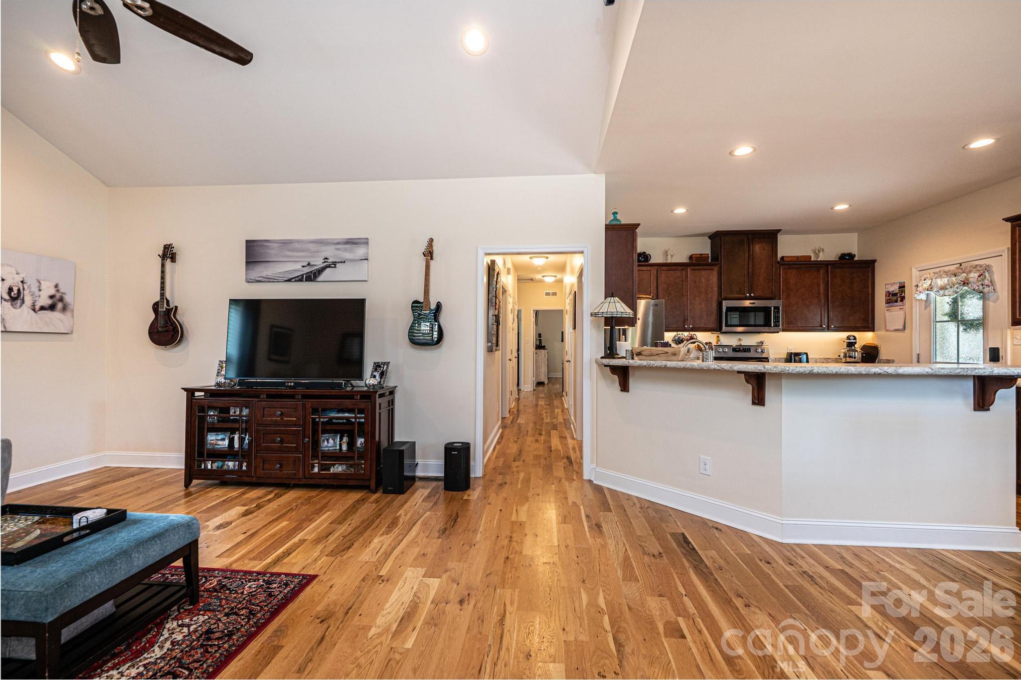 1092 33rd Avenue Loop NE — Hickory