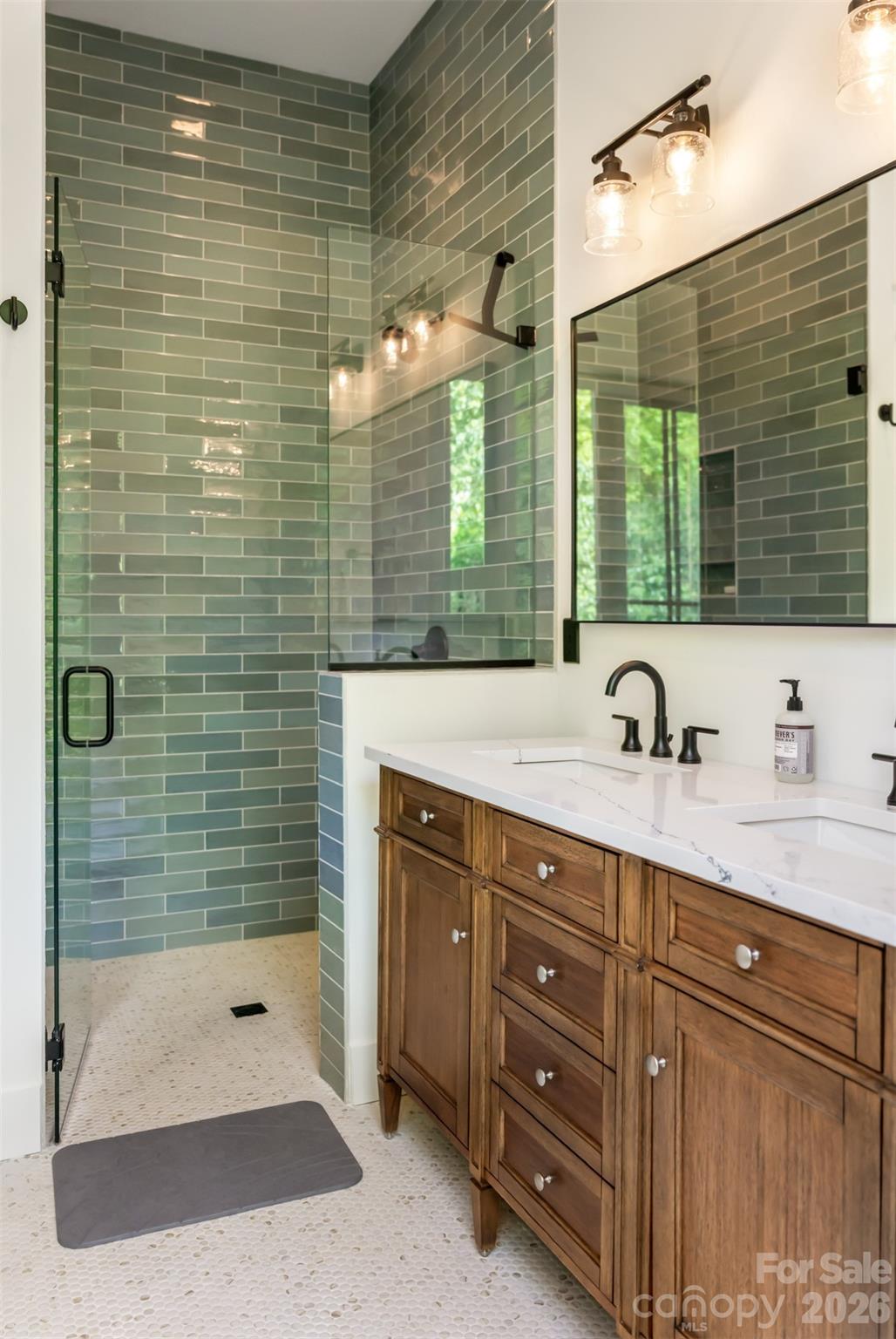 25 Rantis Lane — Black Mountain