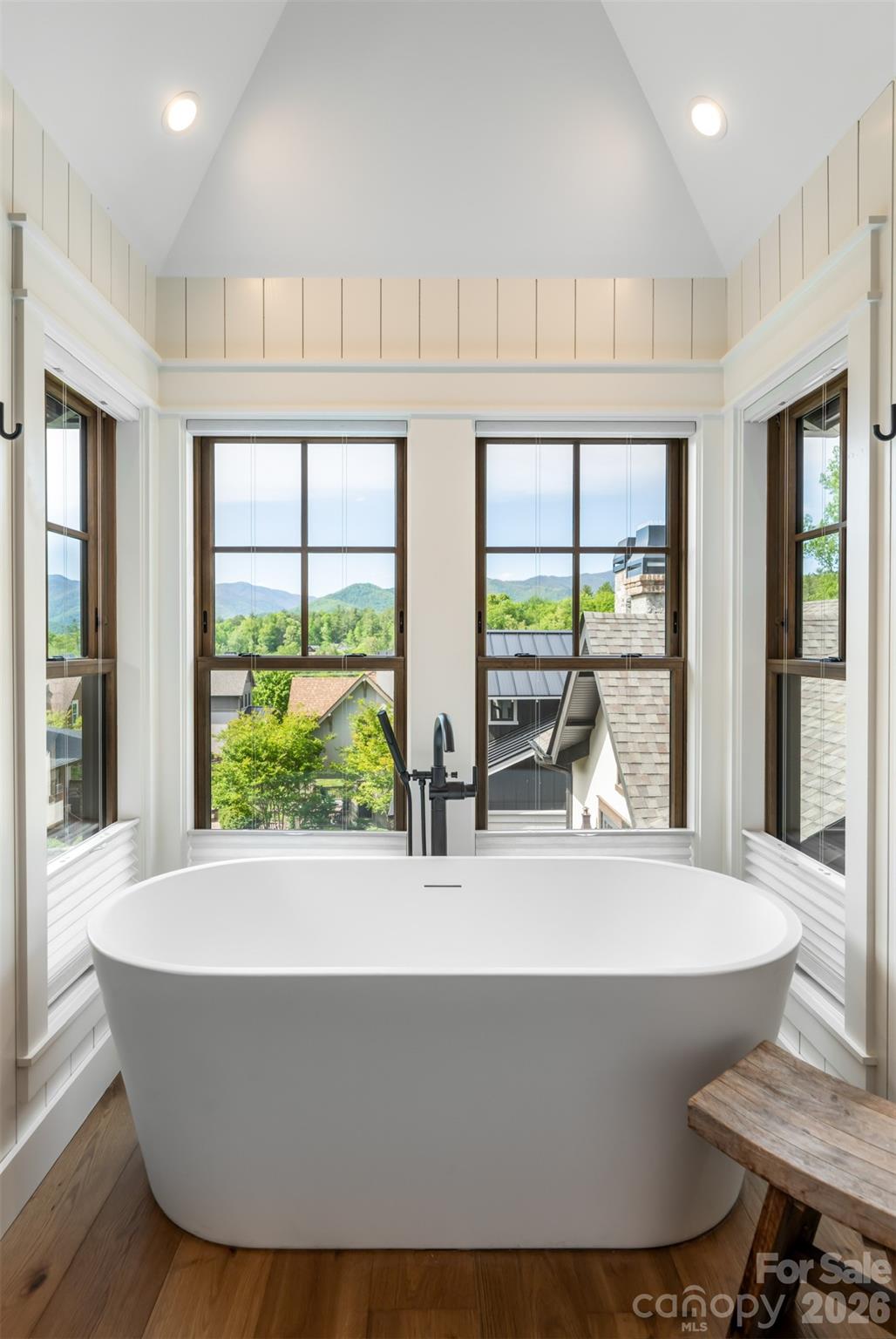 25 Rantis Lane — Black Mountain