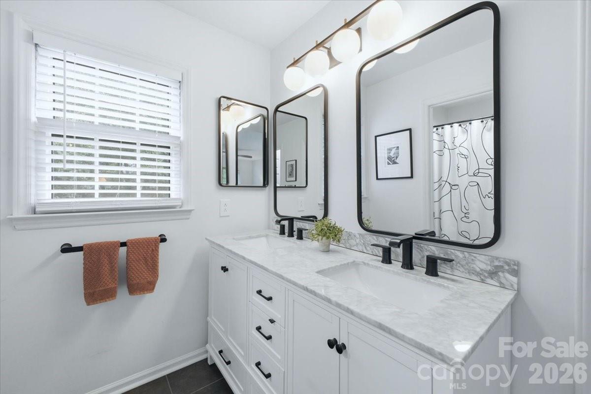 2726 Heidleburg Lane — Charlotte