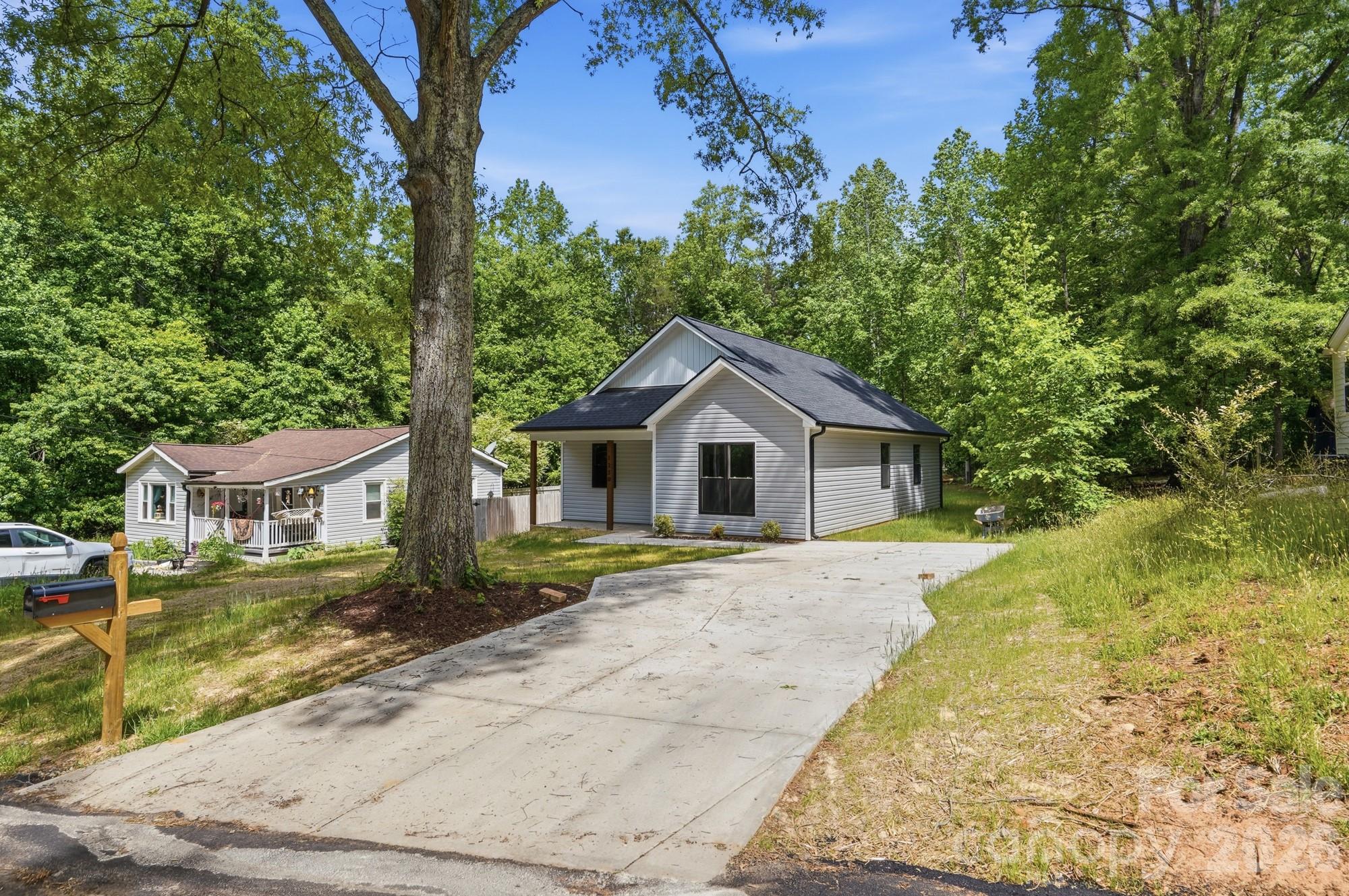 1230 Wilmington Avenue — Statesville