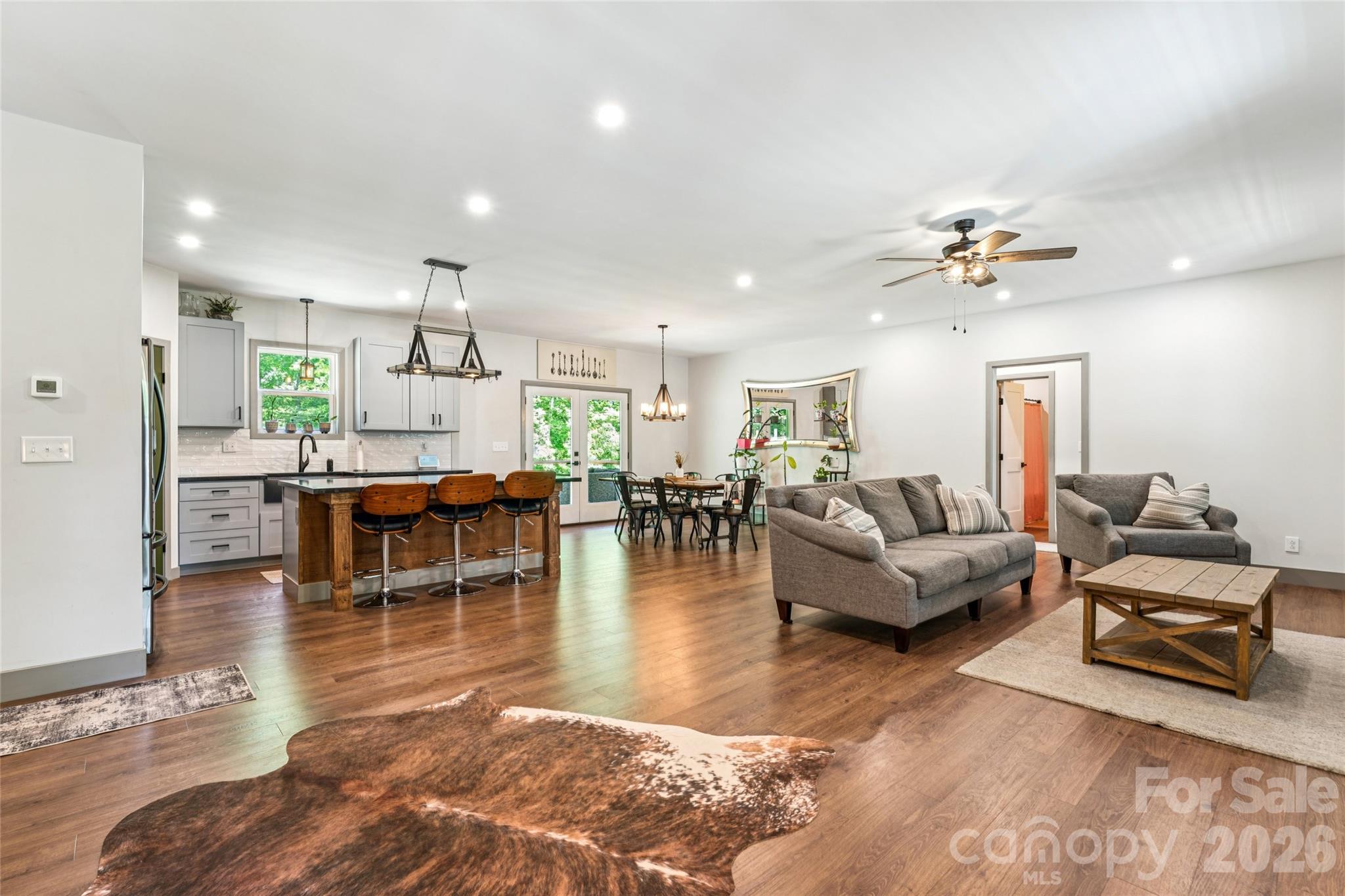 305 Robinson Avenue — Mount Holly
