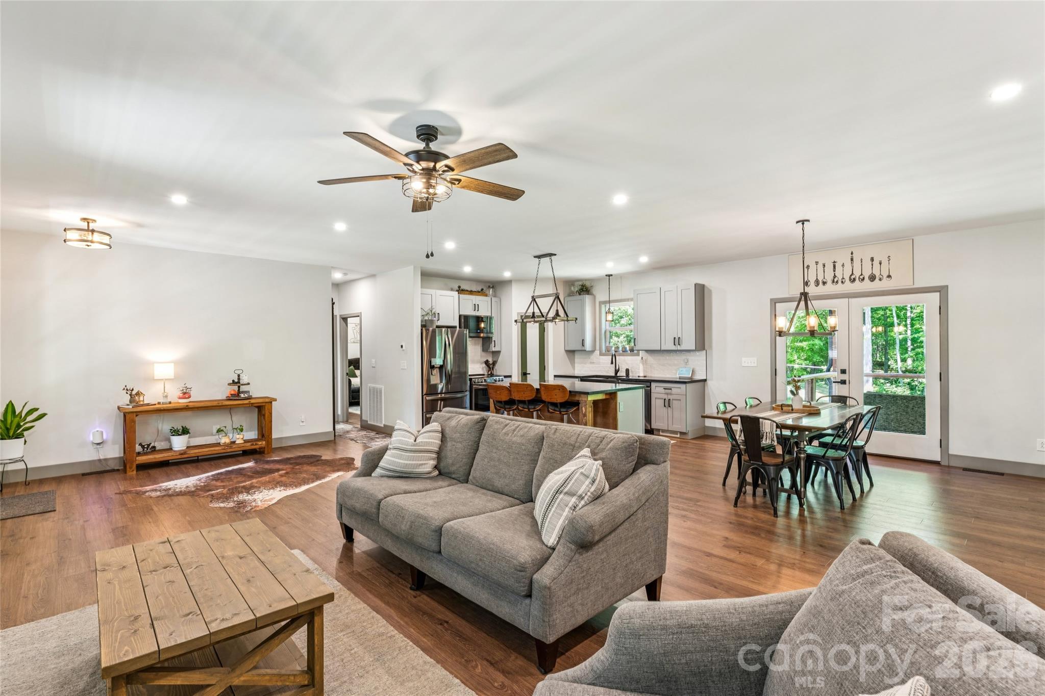 305 Robinson Avenue — Mount Holly