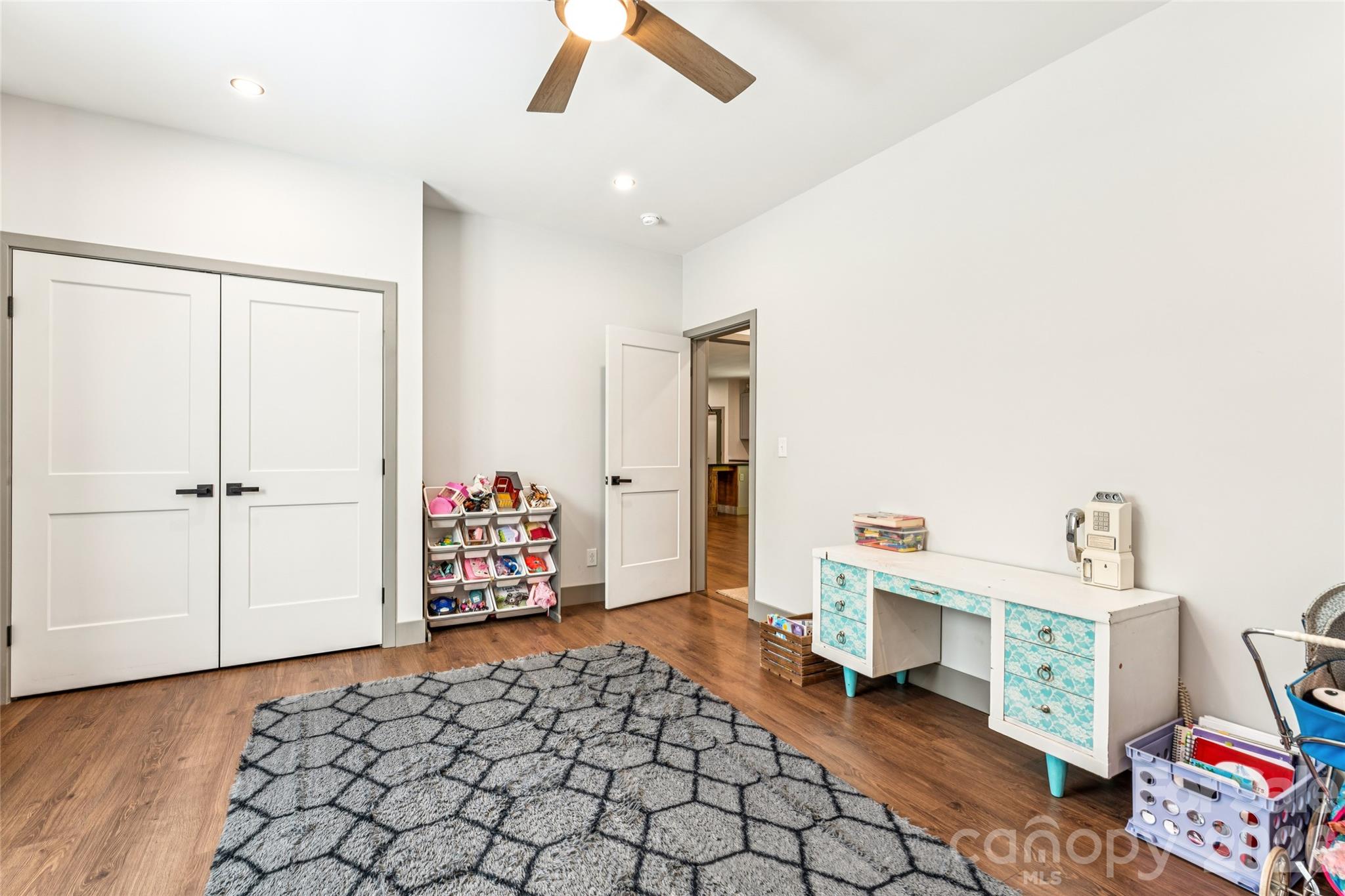 305 Robinson Avenue — Mount Holly