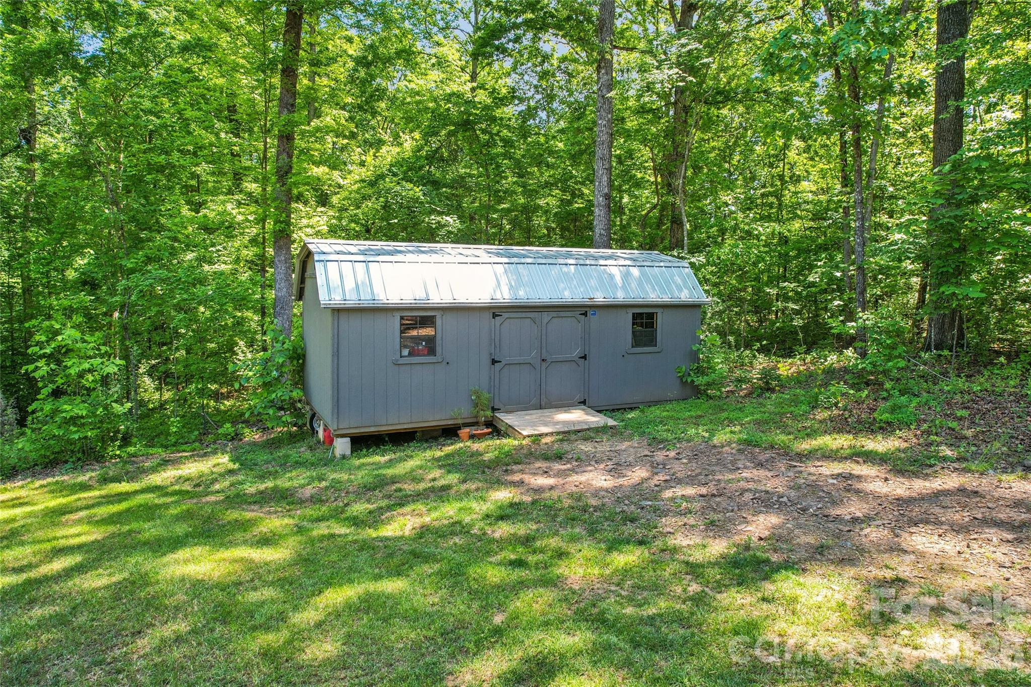 305 Robinson Avenue — Mount Holly