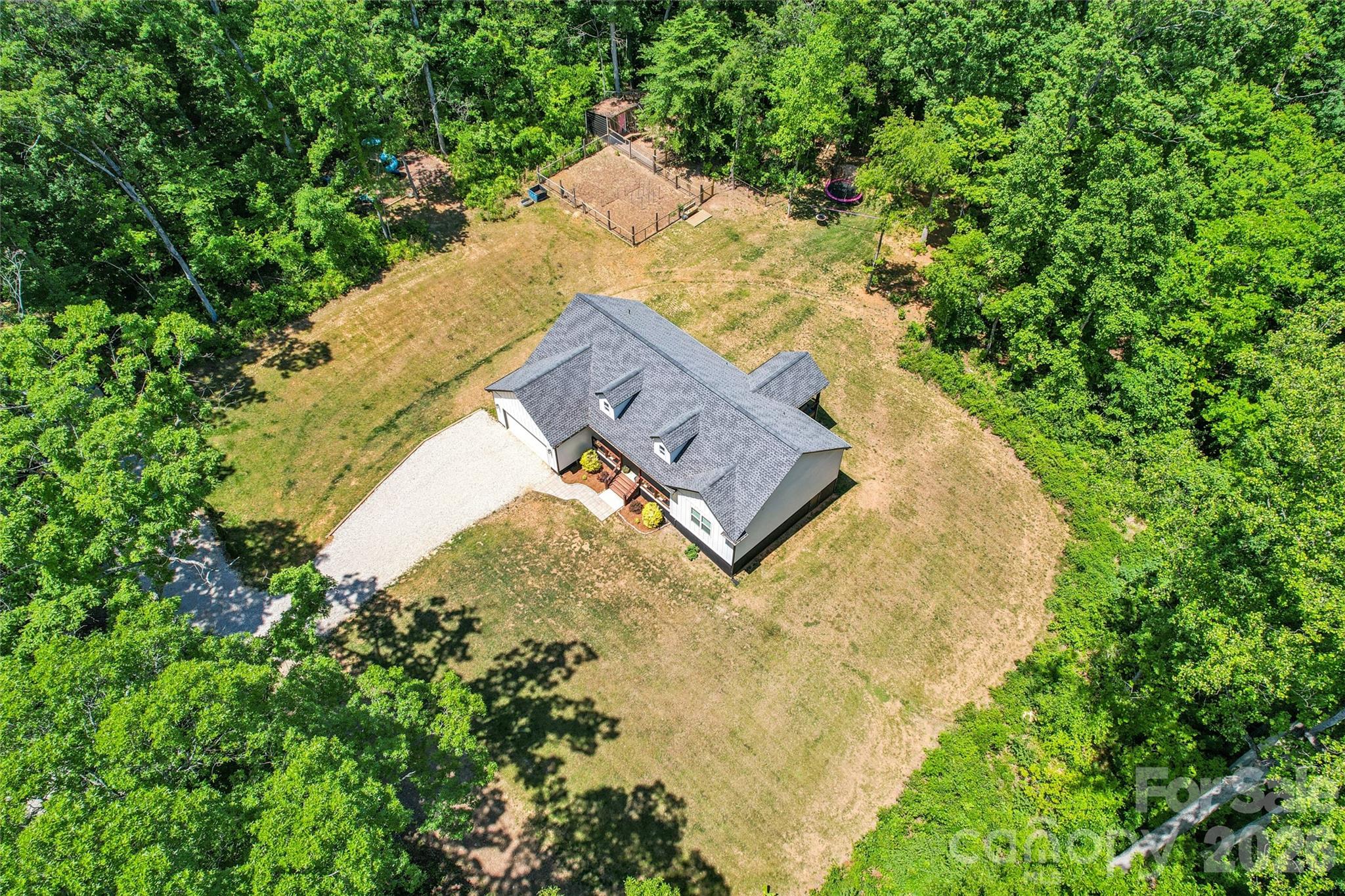 305 Robinson Avenue — Mount Holly