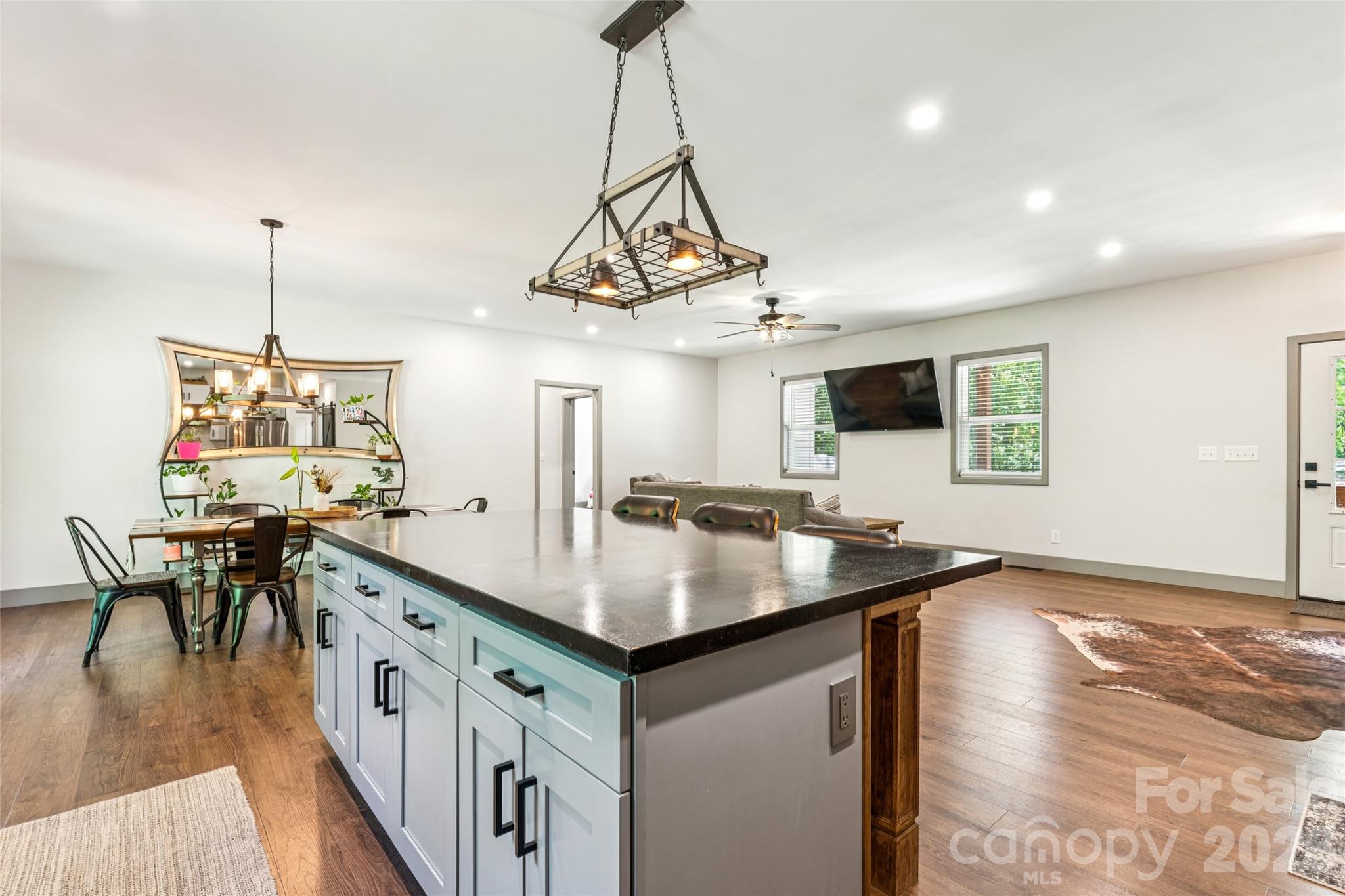 305 Robinson Avenue — Mount Holly