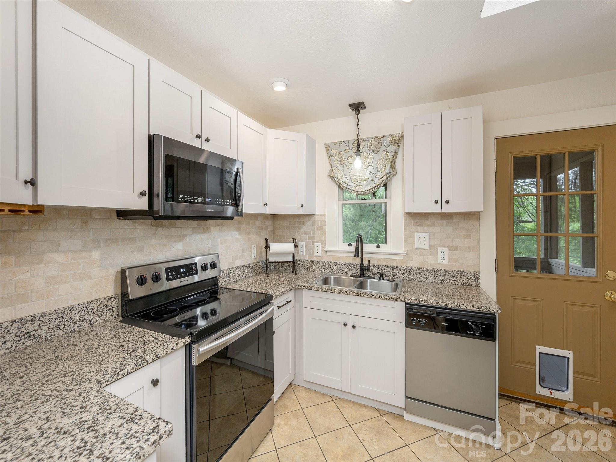 115 Oakland Road — Asheville