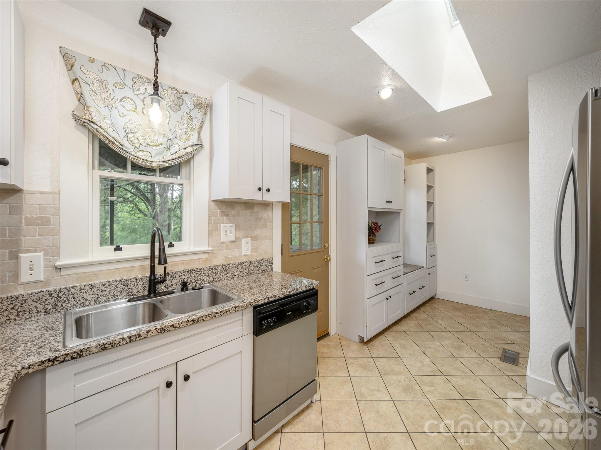 115 Oakland Road — Asheville