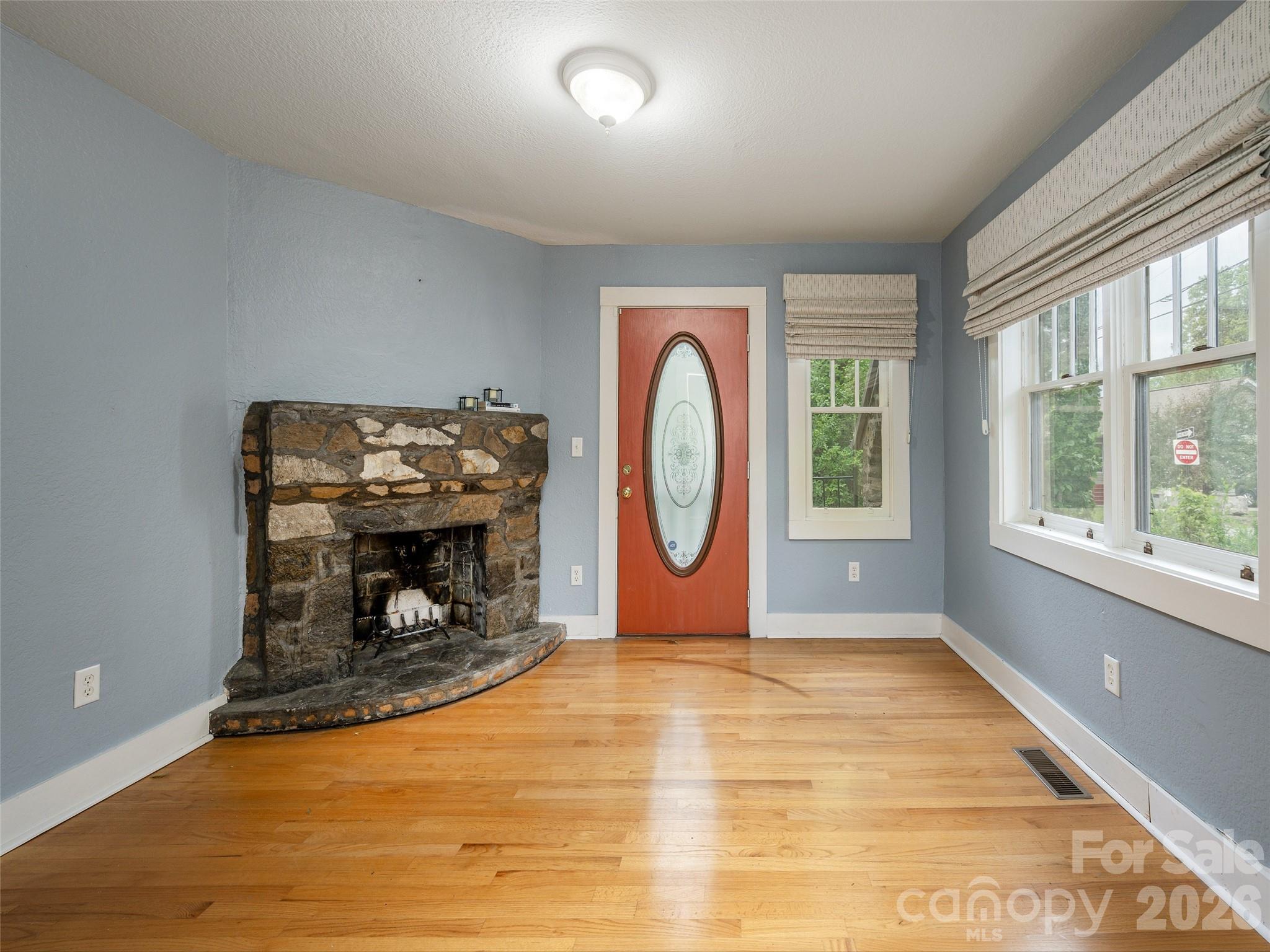 115 Oakland Road — Asheville