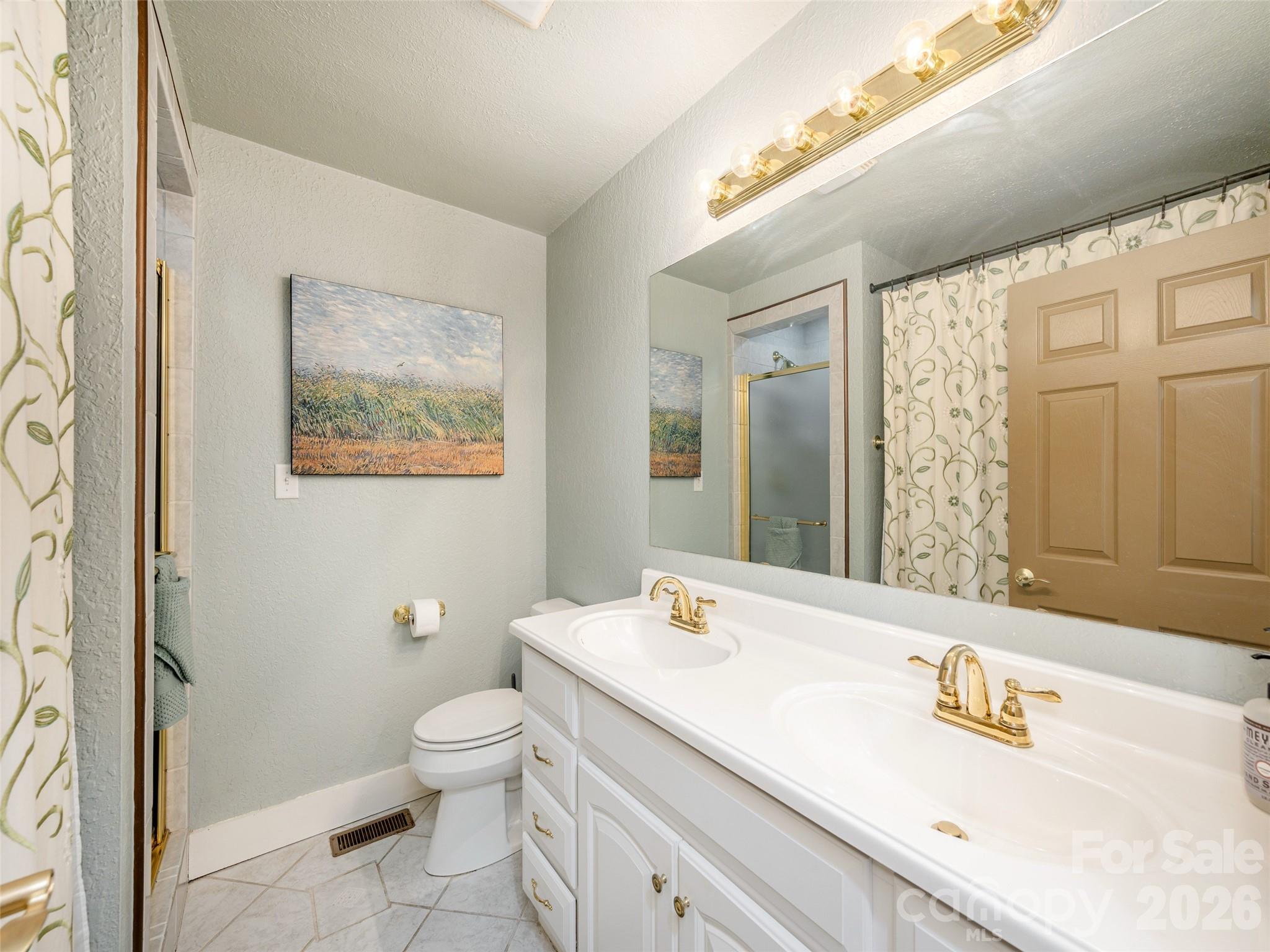 115 Oakland Road — Asheville