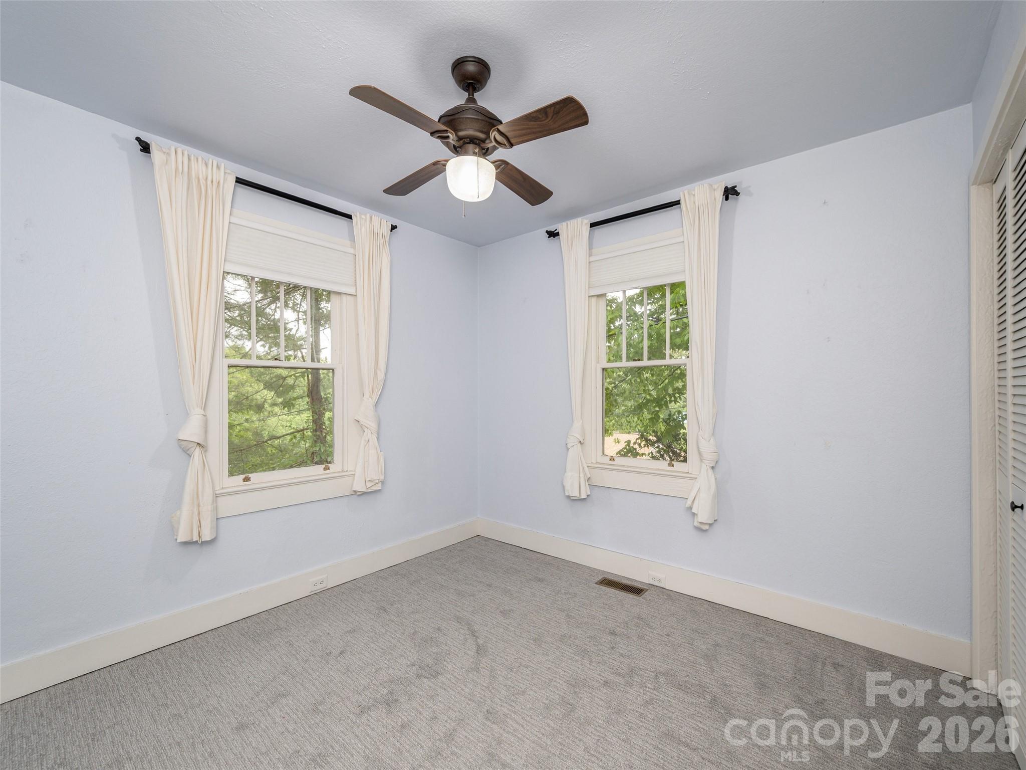 115 Oakland Road — Asheville