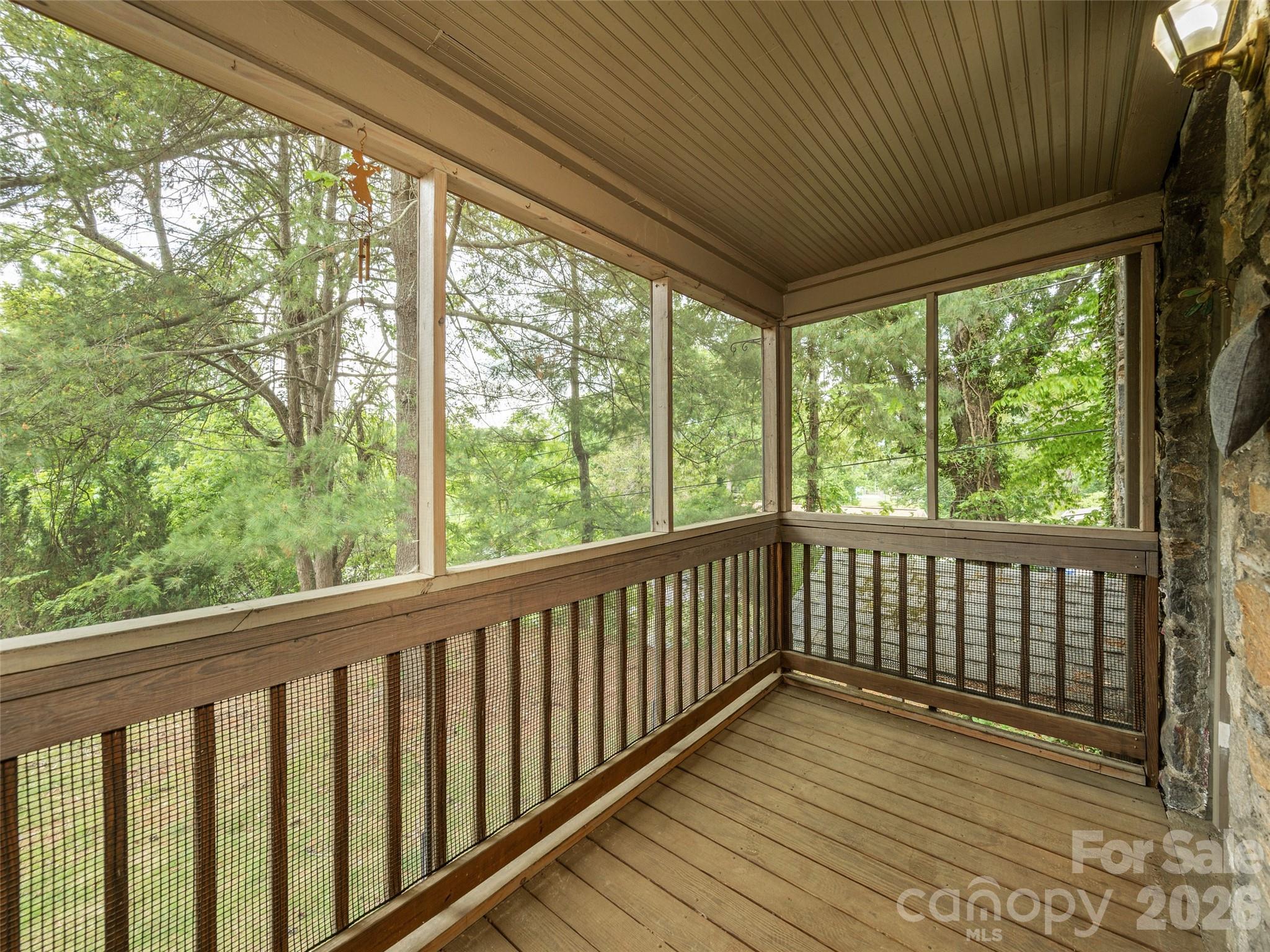 115 Oakland Road — Asheville
