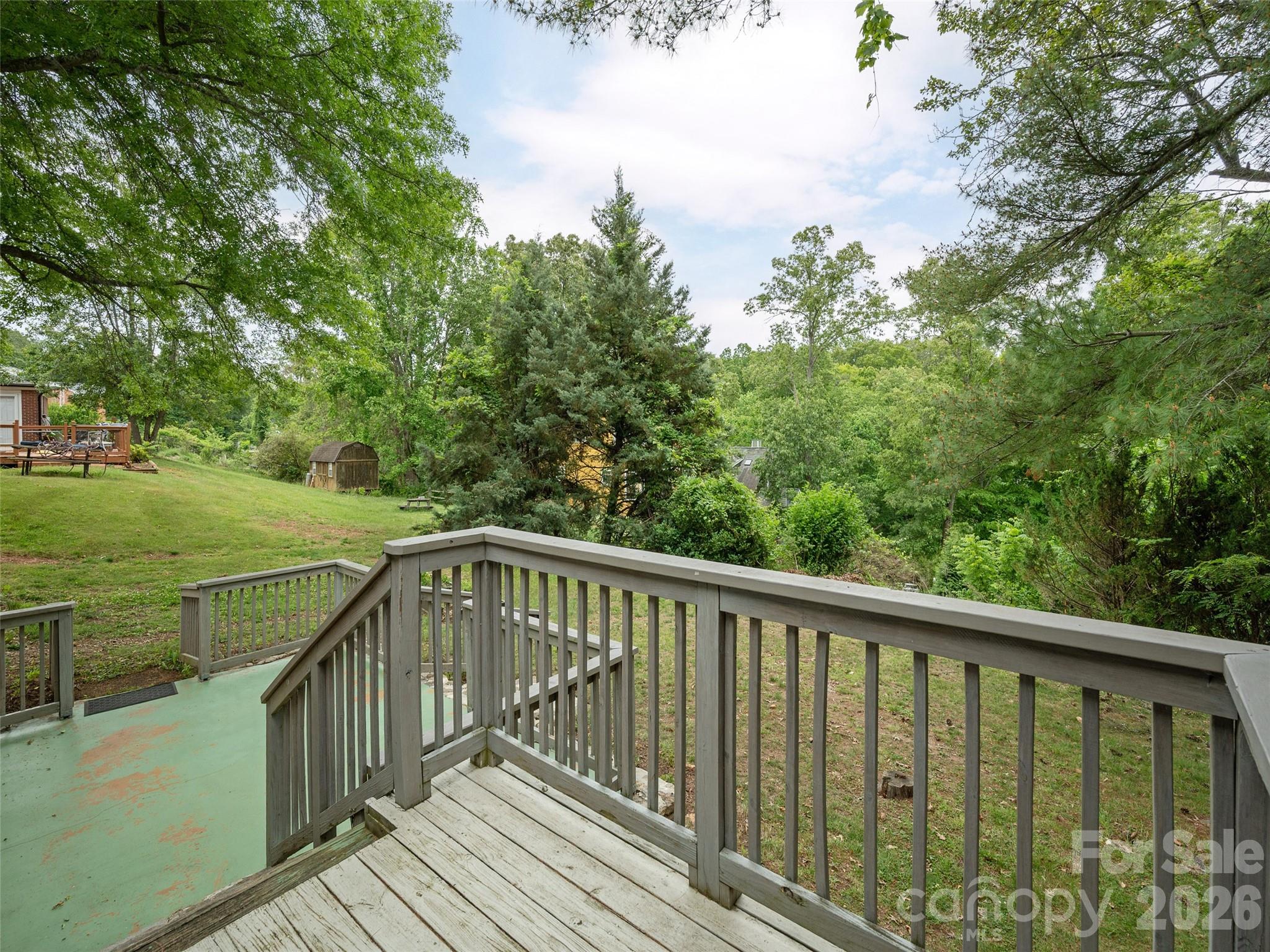 115 Oakland Road — Asheville