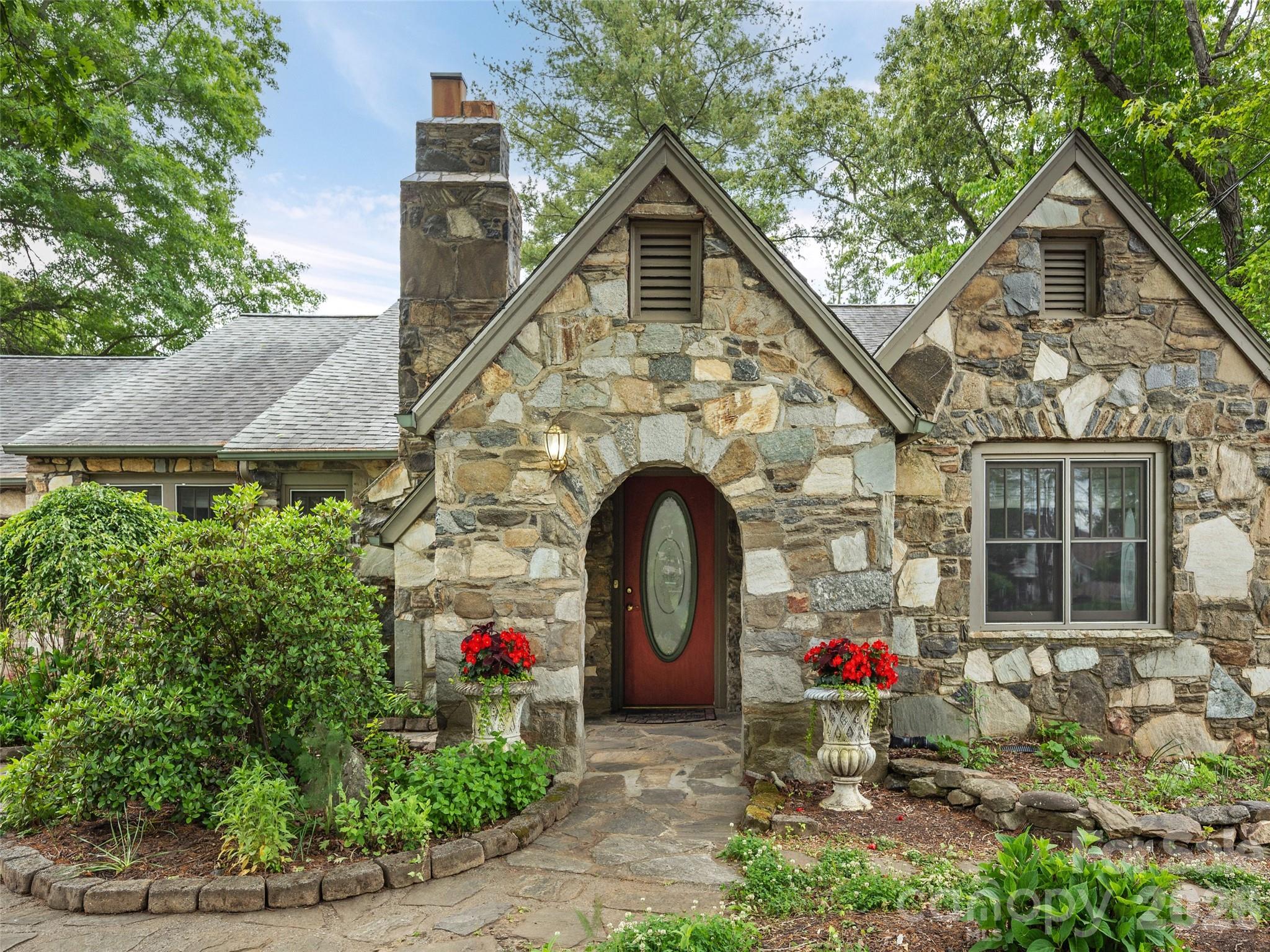 115 Oakland Road — Asheville