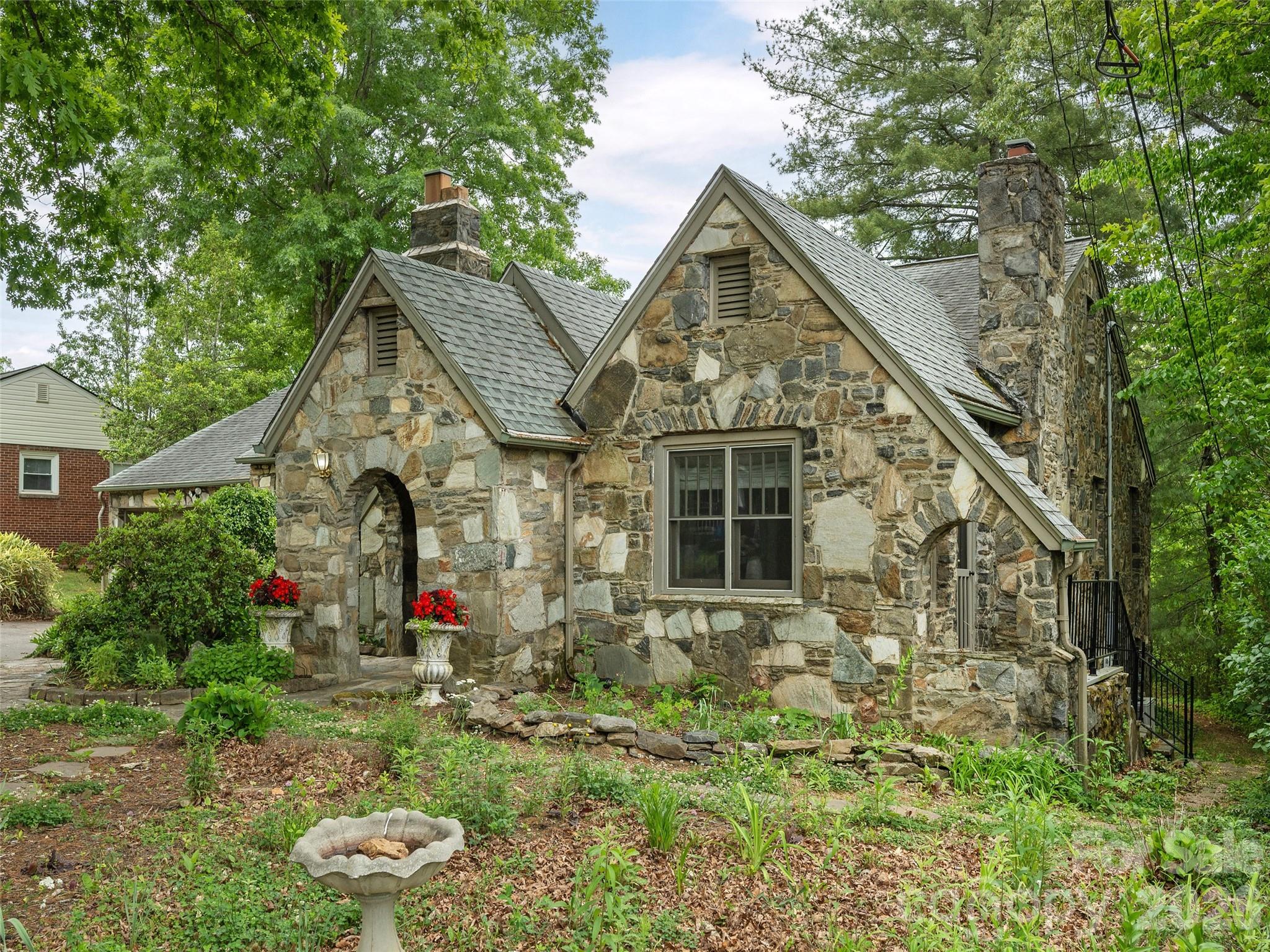 115 Oakland Road — Asheville