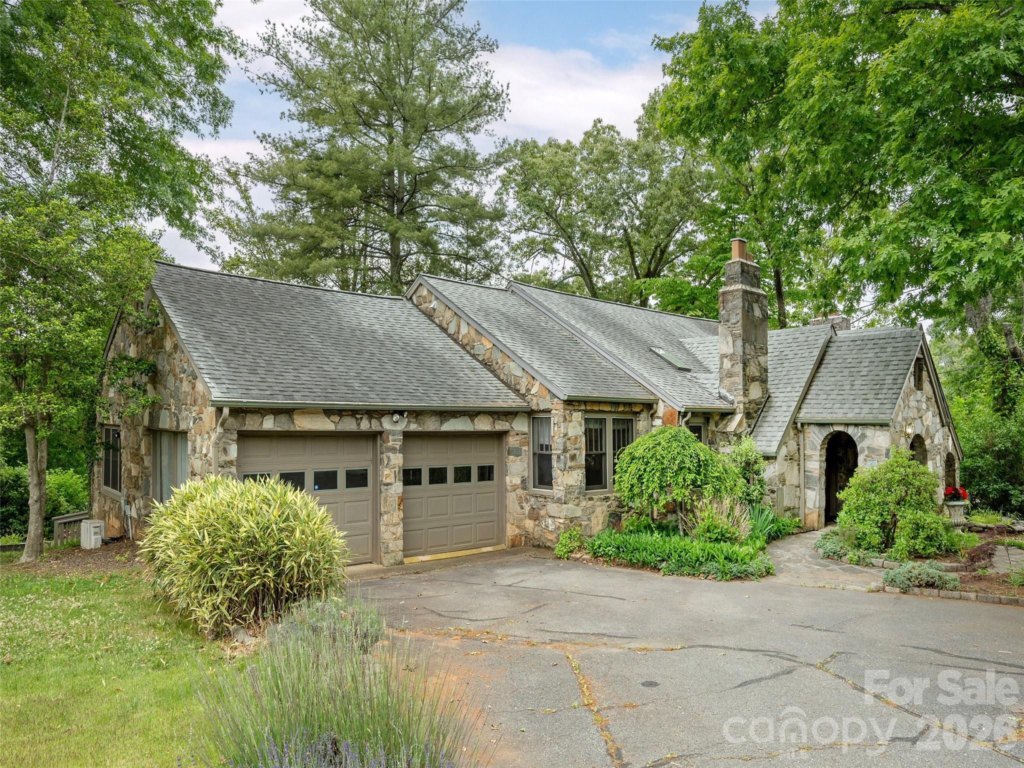 115 Oakland Road — Asheville