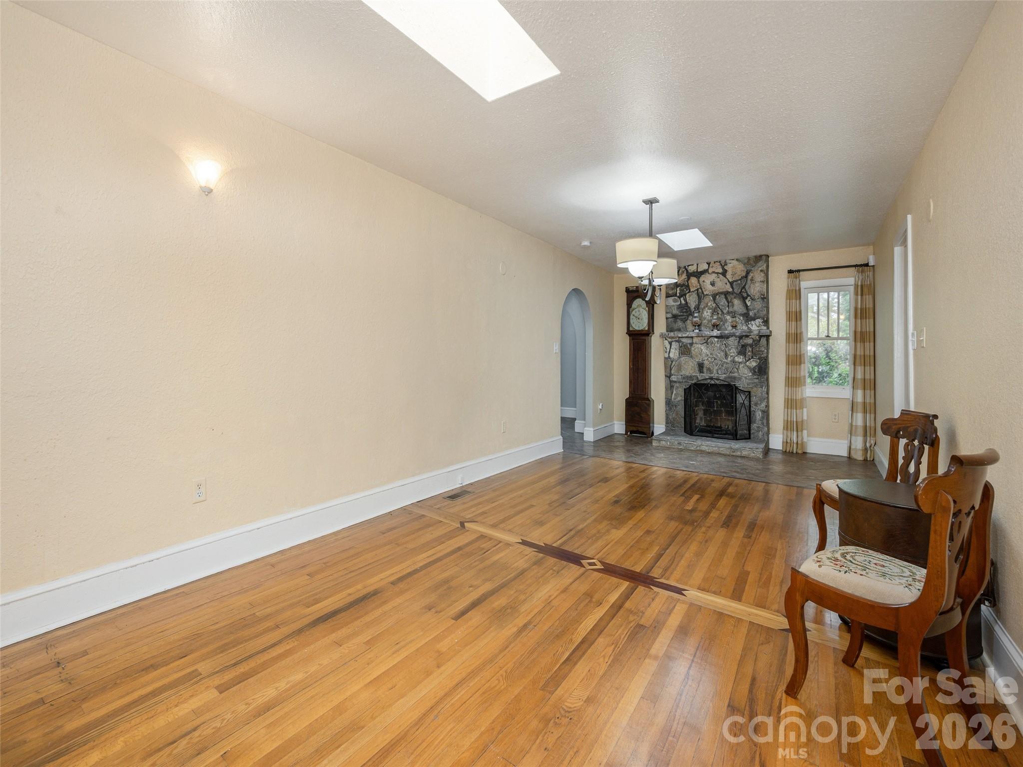 115 Oakland Road — Asheville