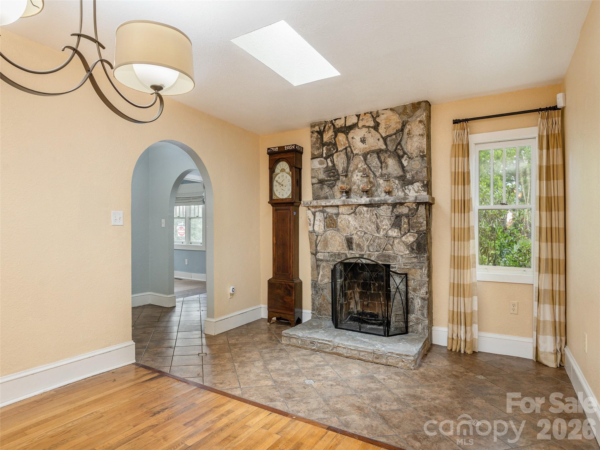 115 Oakland Road — Asheville
