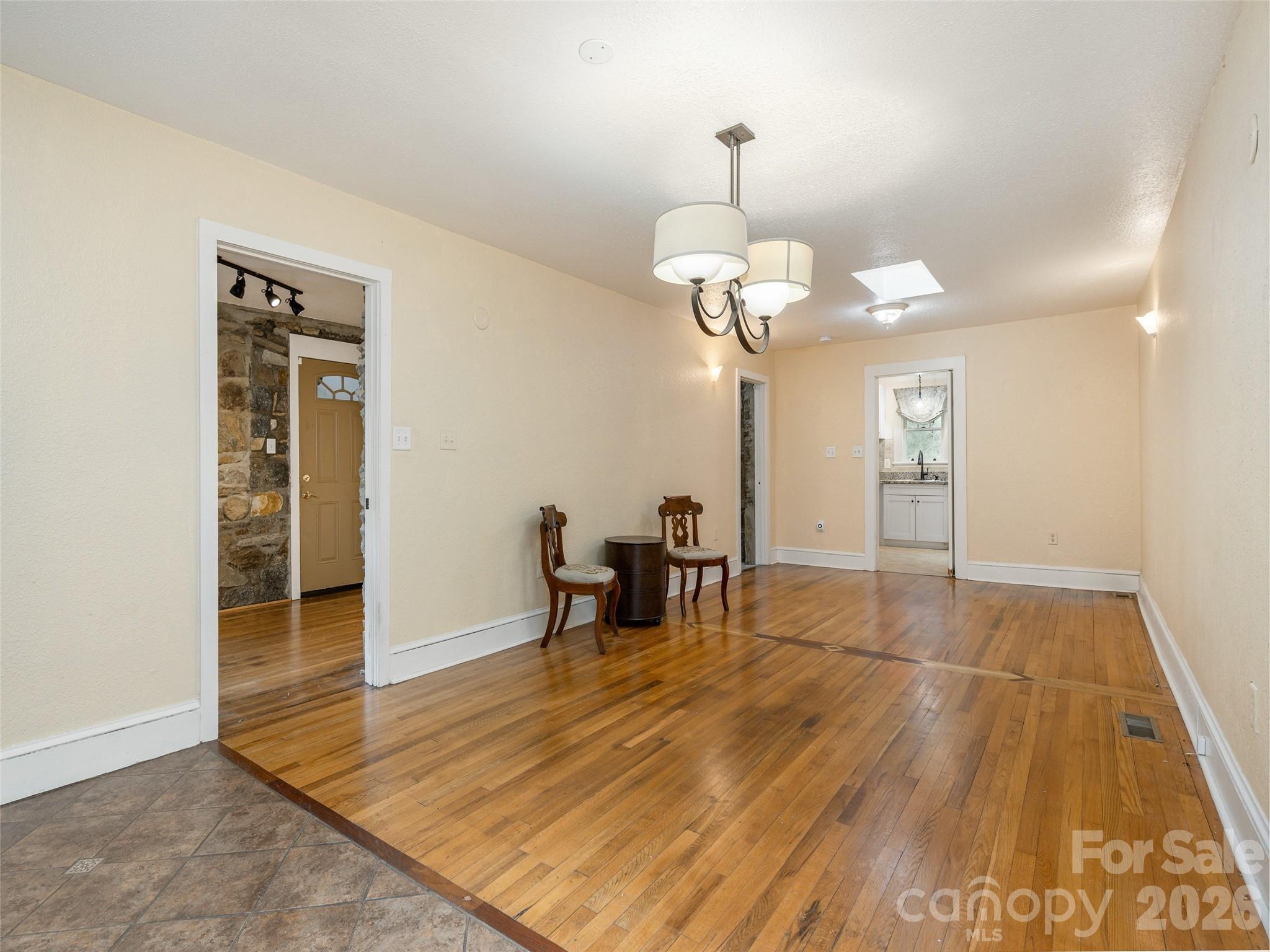 115 Oakland Road — Asheville
