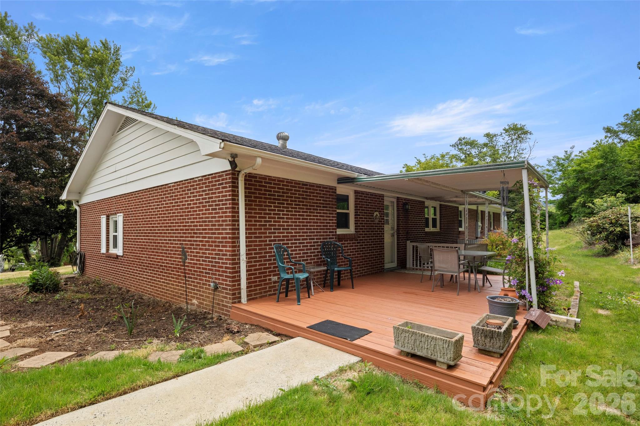 83 Honeysuckle Lane — Burnsville