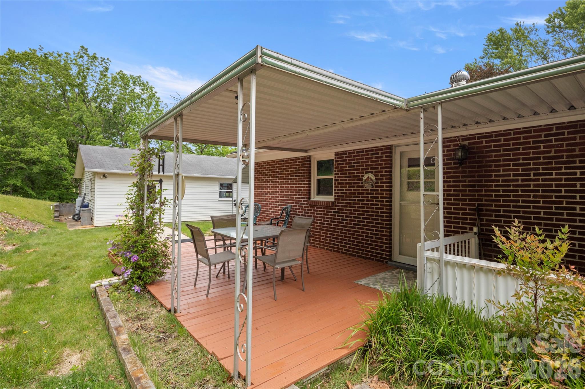 83 Honeysuckle Lane — Burnsville