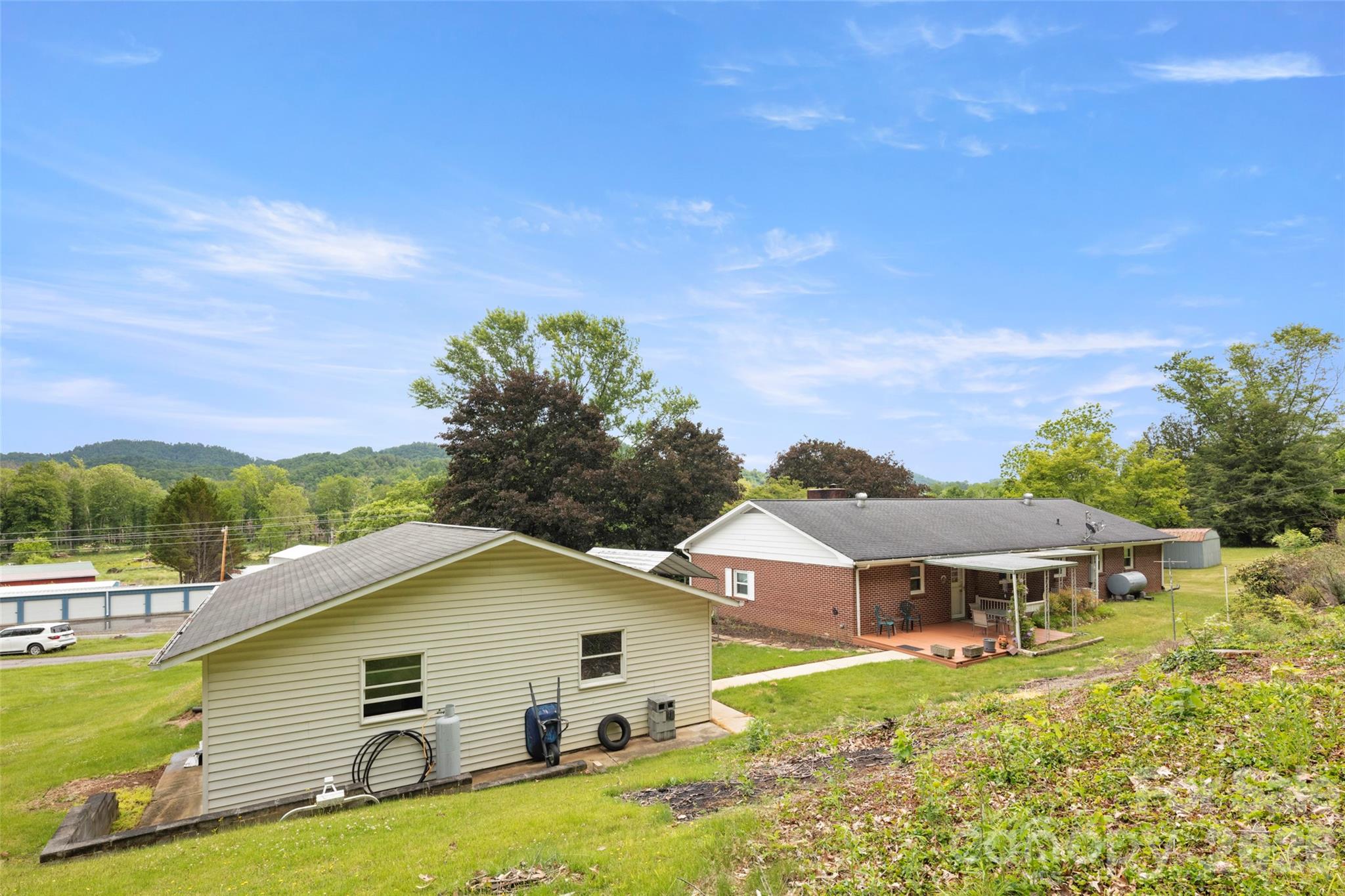 83 Honeysuckle Lane — Burnsville