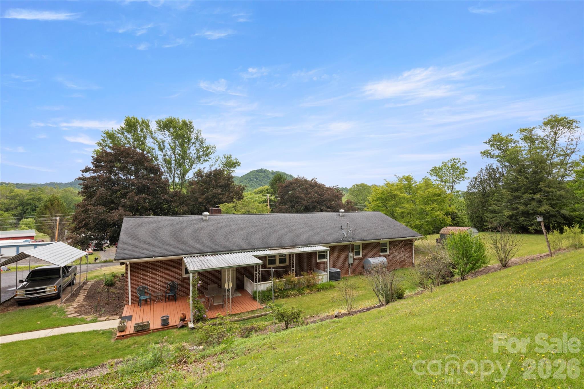 83 Honeysuckle Lane — Burnsville