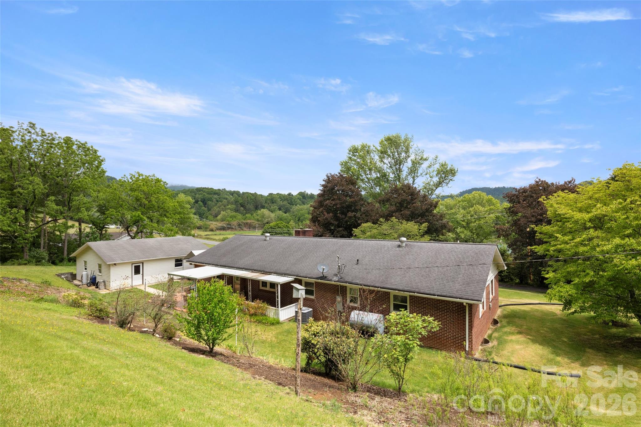 83 Honeysuckle Lane — Burnsville