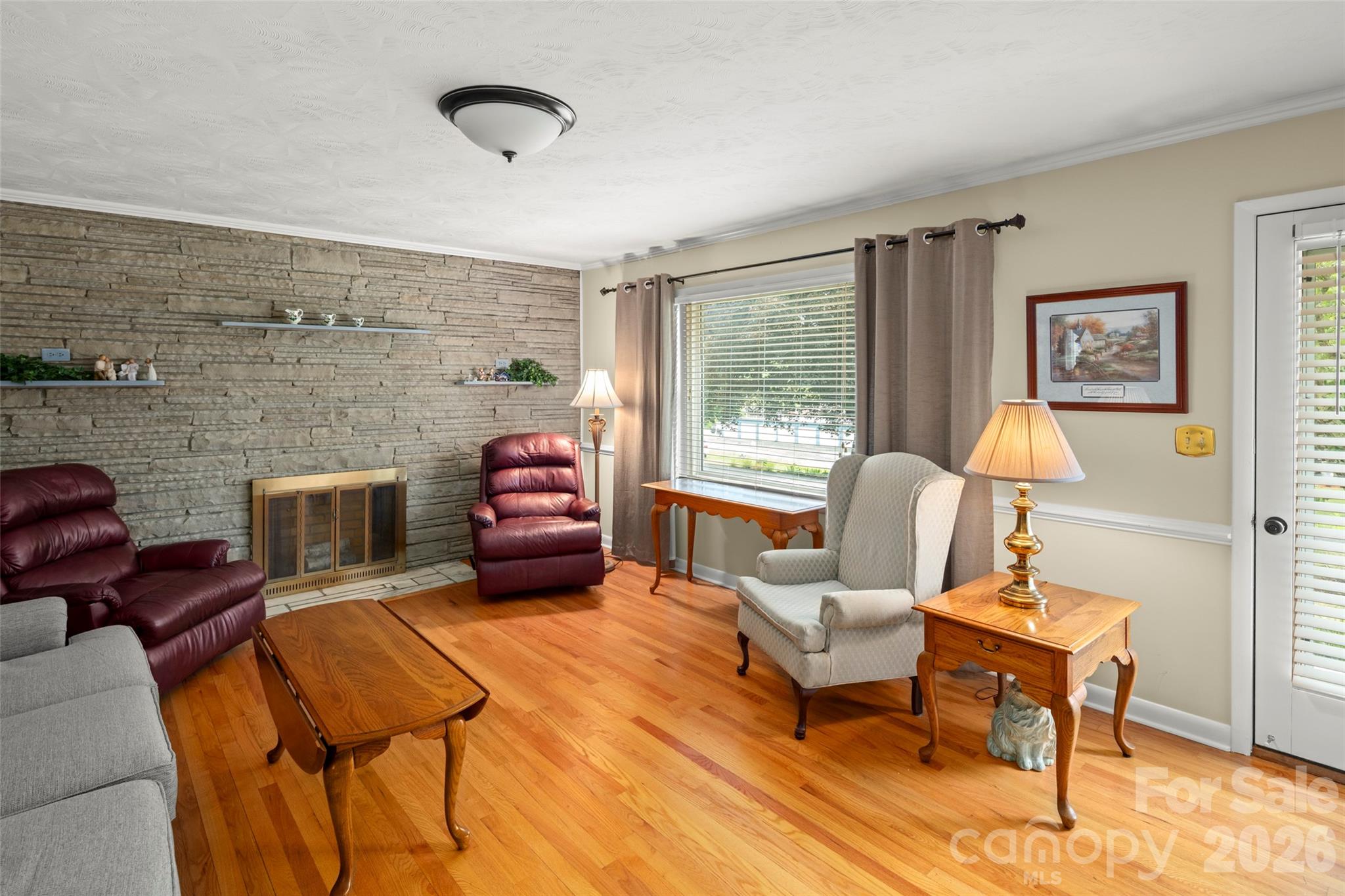 83 Honeysuckle Lane — Burnsville