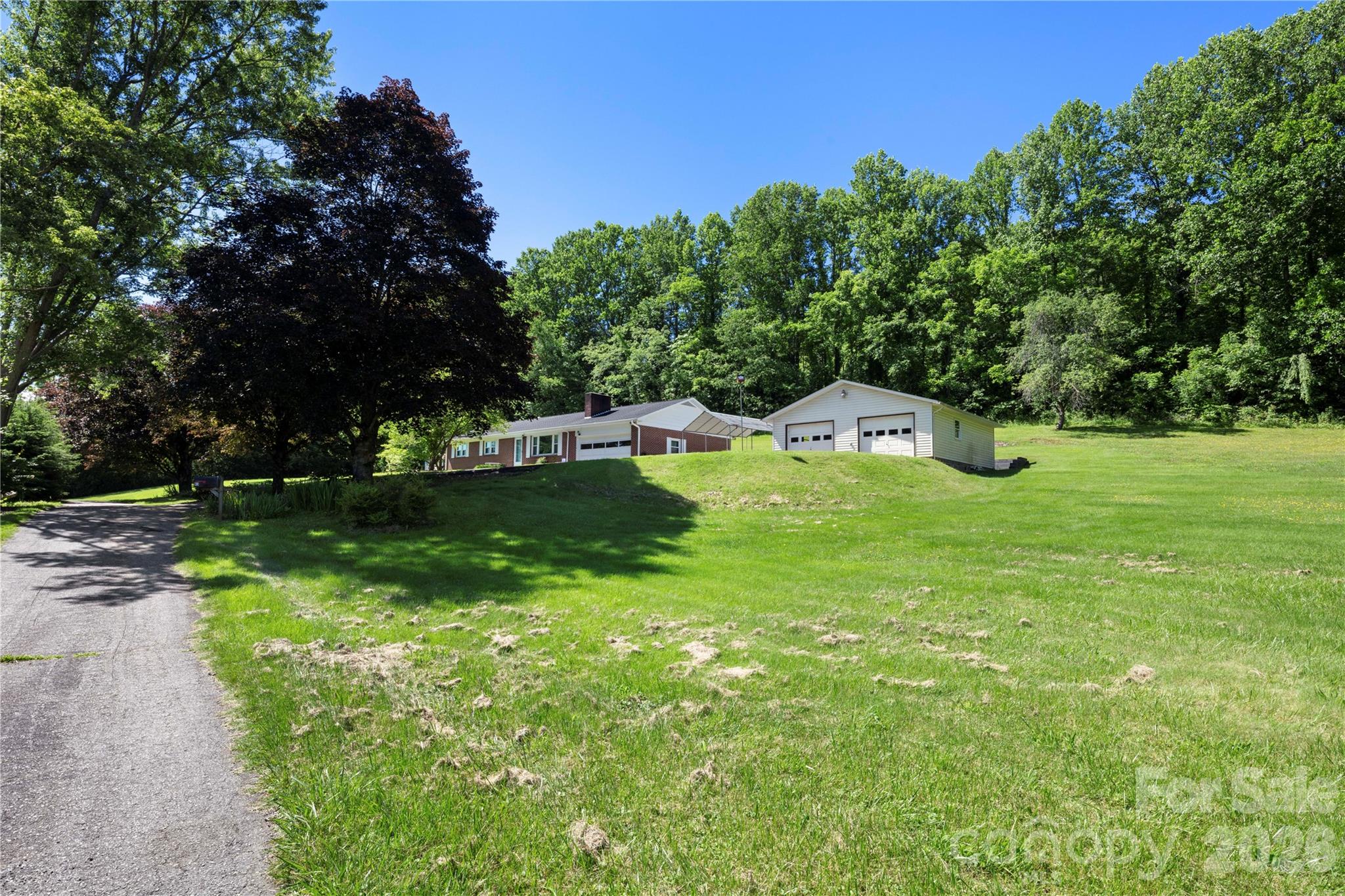 83 Honeysuckle Lane — Burnsville
