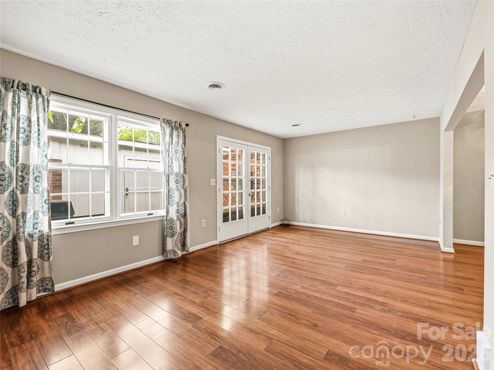 1409 Kensington Road #B6 — Hendersonville