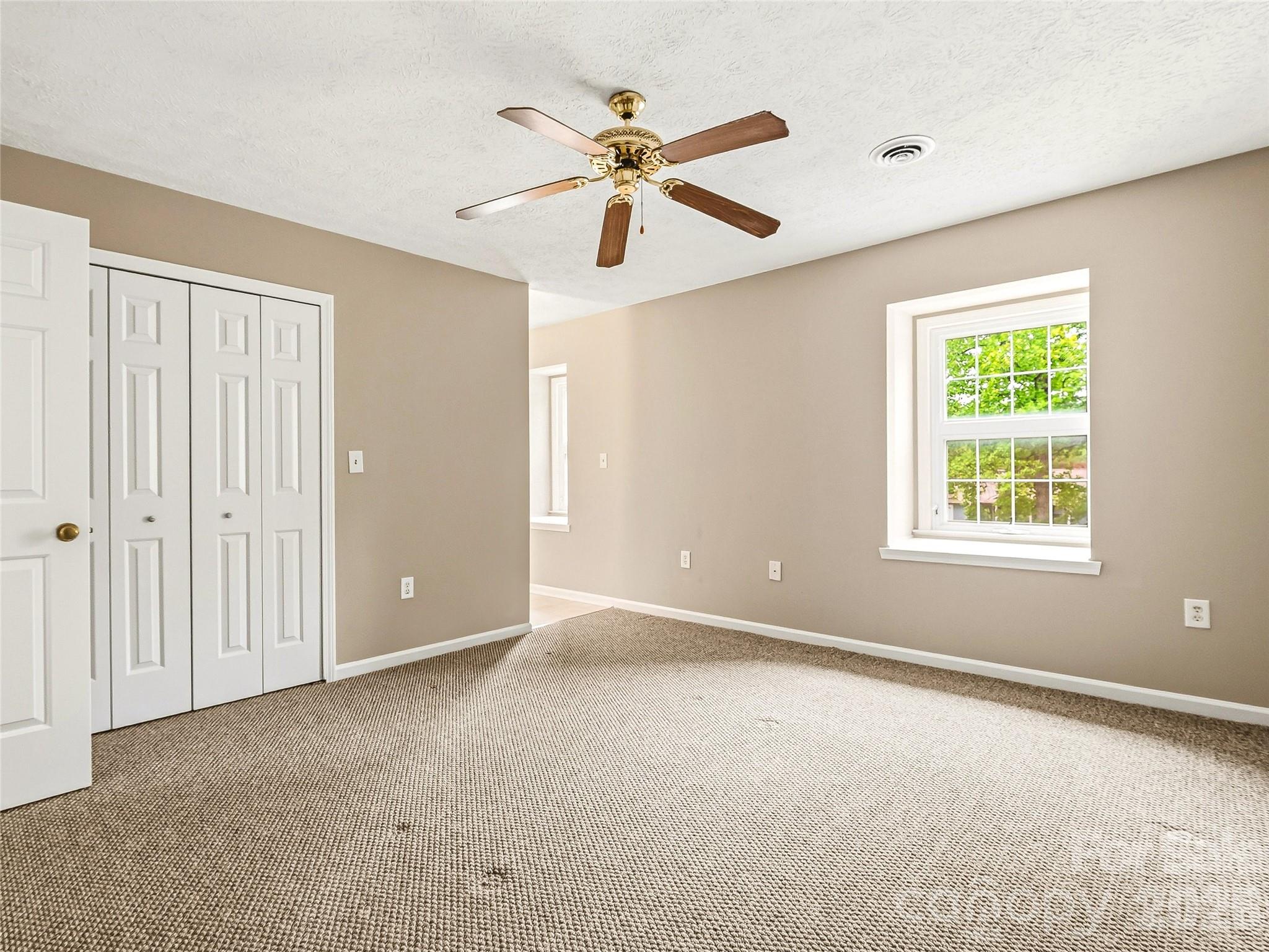 1409 Kensington Road #B6 — Hendersonville