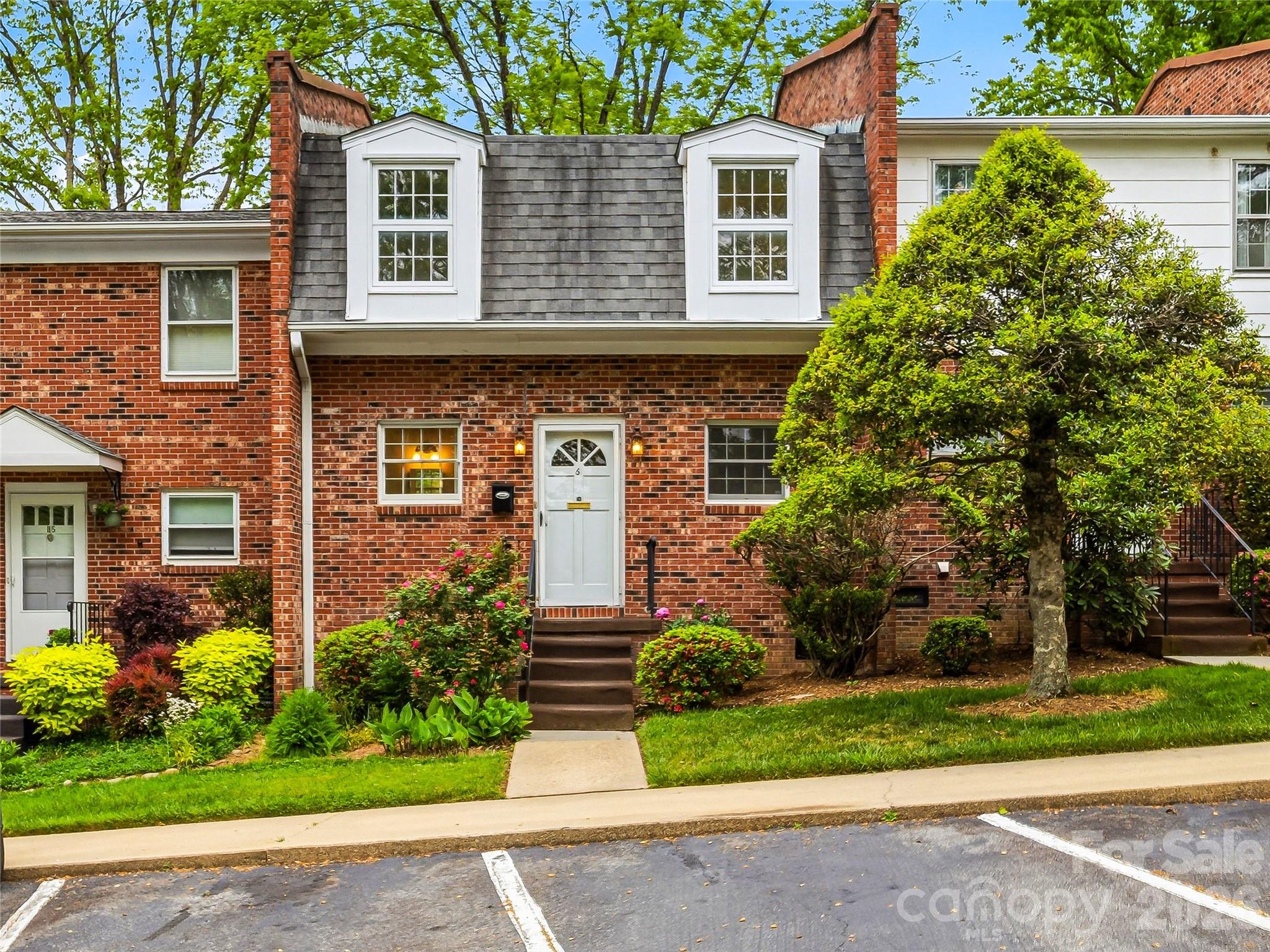 1409 Kensington Road #B6 — Hendersonville